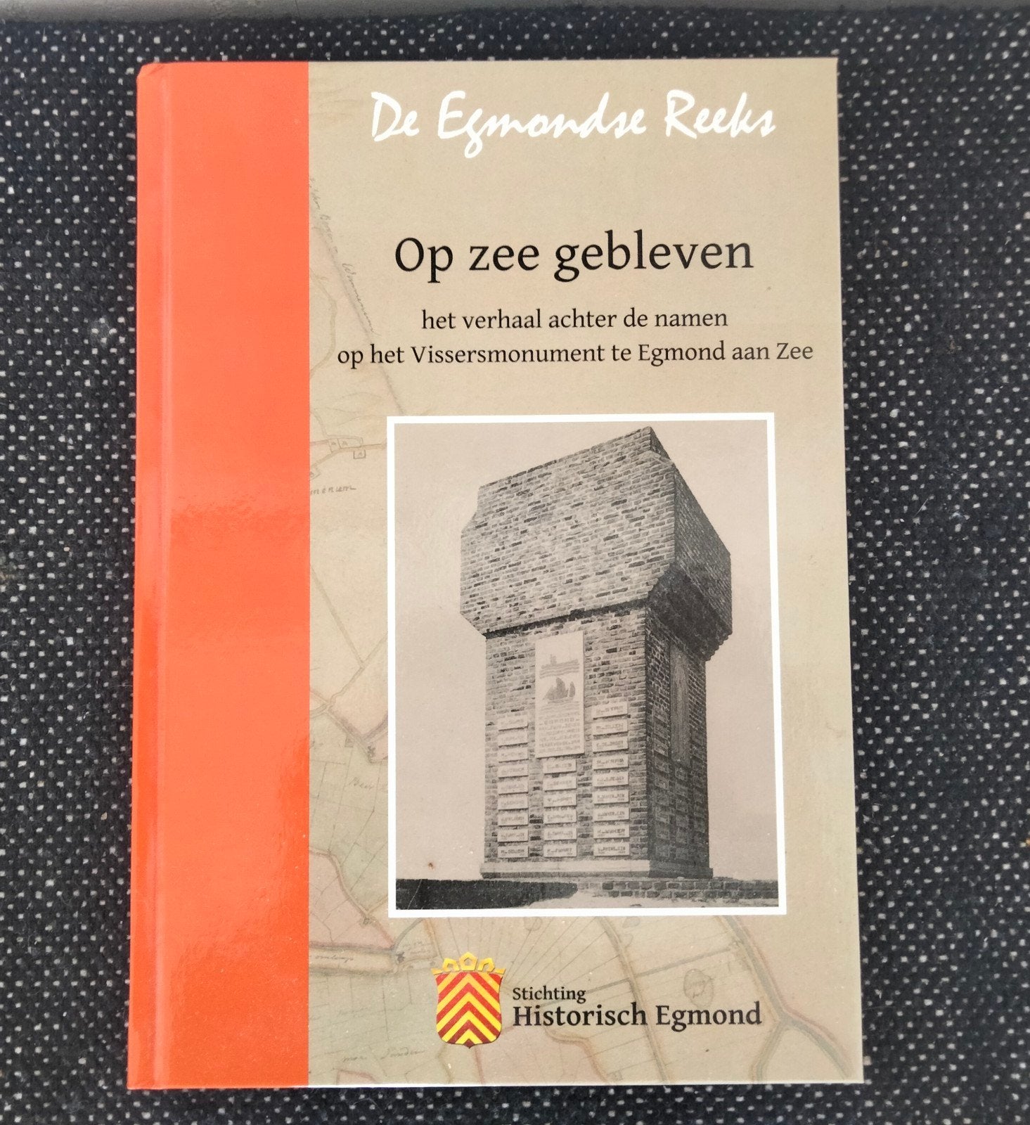 Op zee gebleven - Vissersmonument Egmond aan Zee, Ophalen of Verzenden, 20e eeuw of later, Nieuw, Martijn Mulder, Cor Prins, Rob Leijen