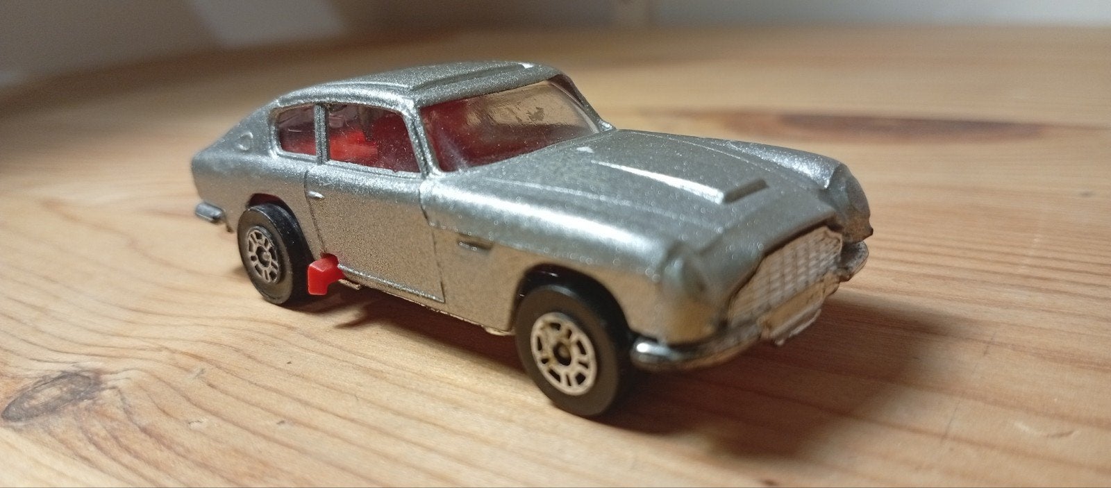 aston Martin , James Bond , corgi, Hobby en Vrije tijd, Modelauto's | Overige schalen, Ophalen of Verzenden, Auto