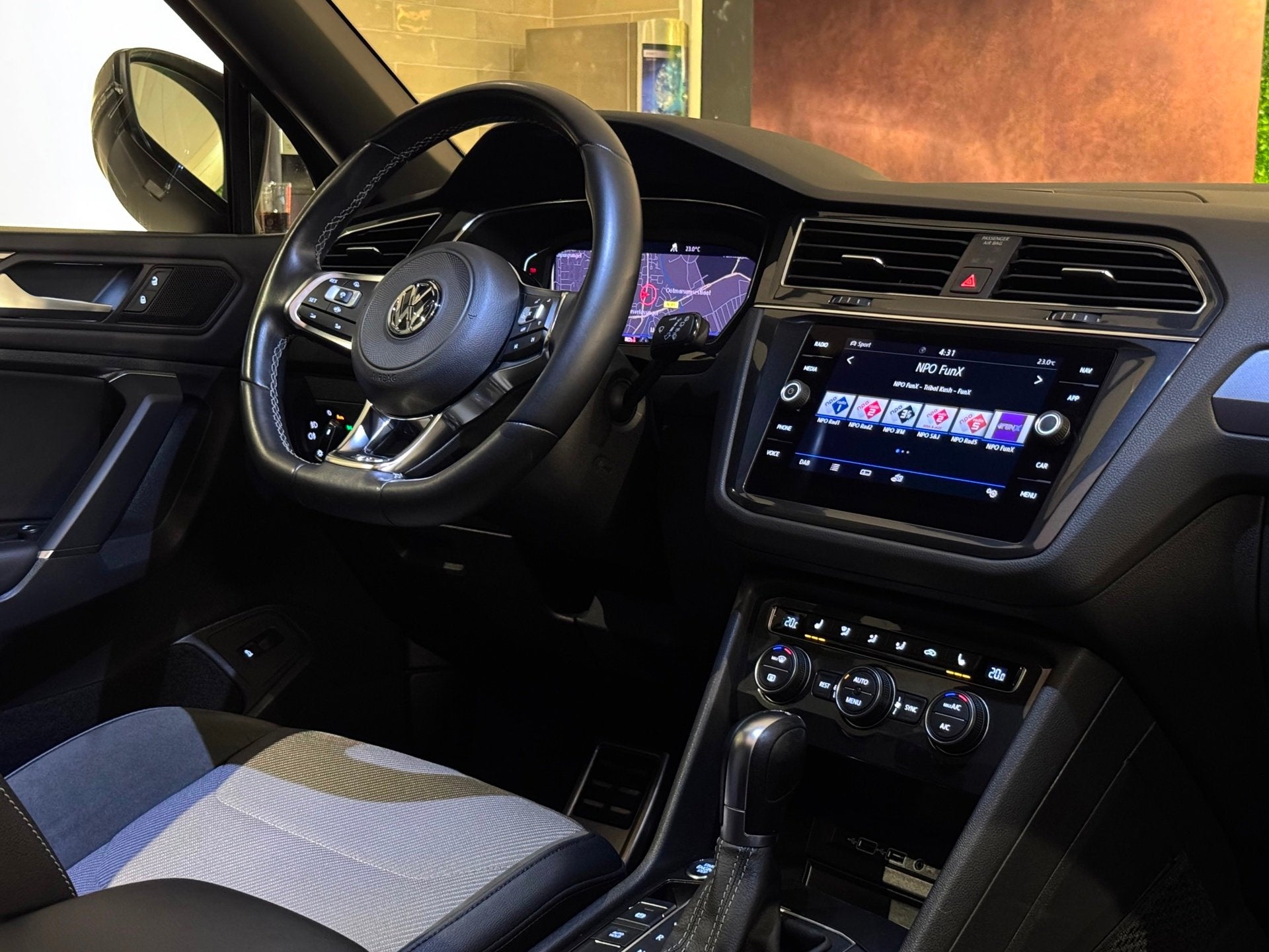Volkswagen Tiguan Allspace 1.5 TSI 3x R-LINE |7 PERSOONS|PAN, 4 cilinders, Origineel Nederlands, Bedrijf, Grijs