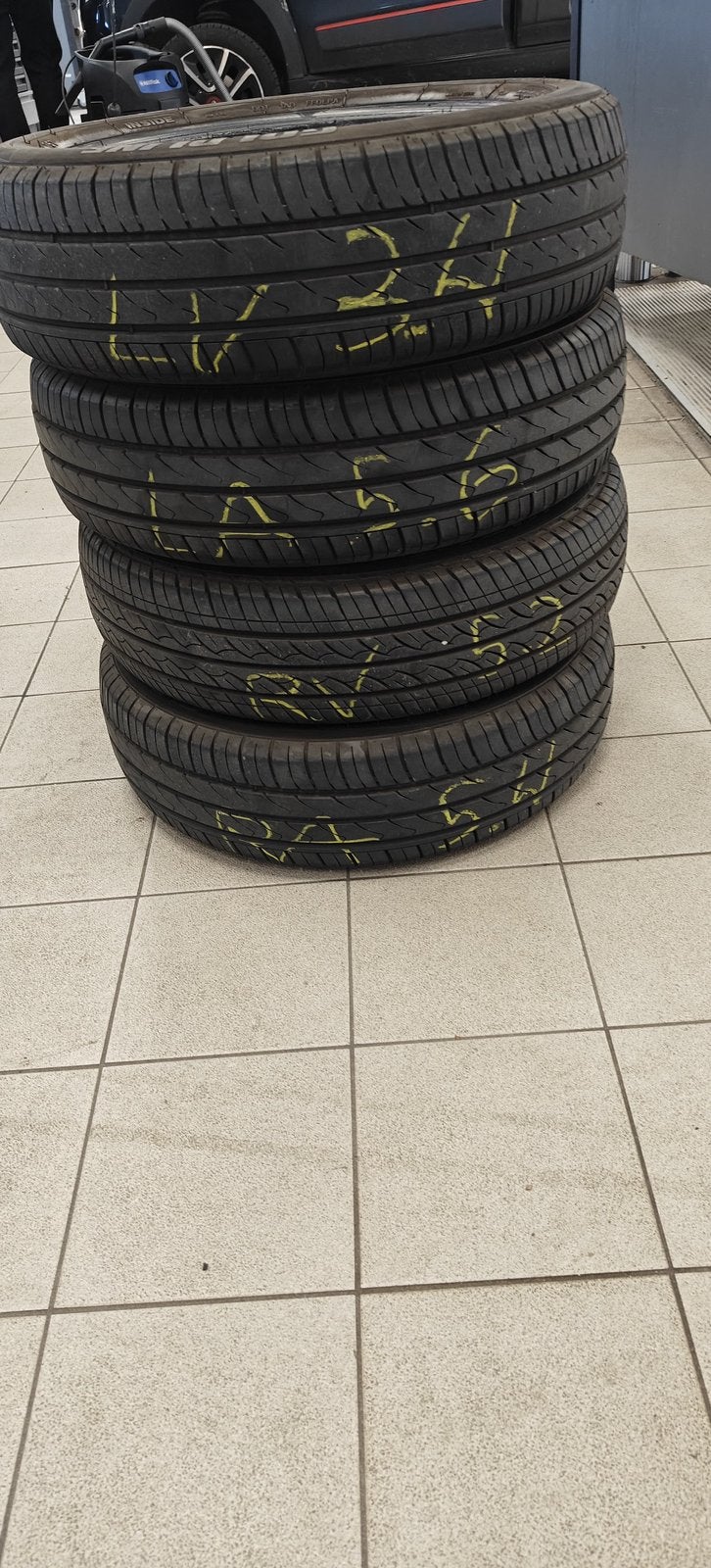 Toyota Aygo /C1/107 band 155/65/R14, Fietsen en Brommers, Ophalen of Verzenden