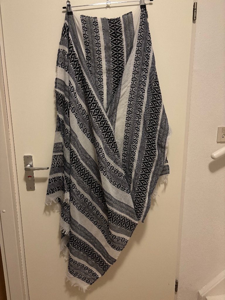 Sjaal blauw wit, Kleding | Dames, Mutsen, Sjaals en Handschoenen, Ophalen of Verzenden, Zo goed als nieuw, Maat 46/48 (XL) of groter