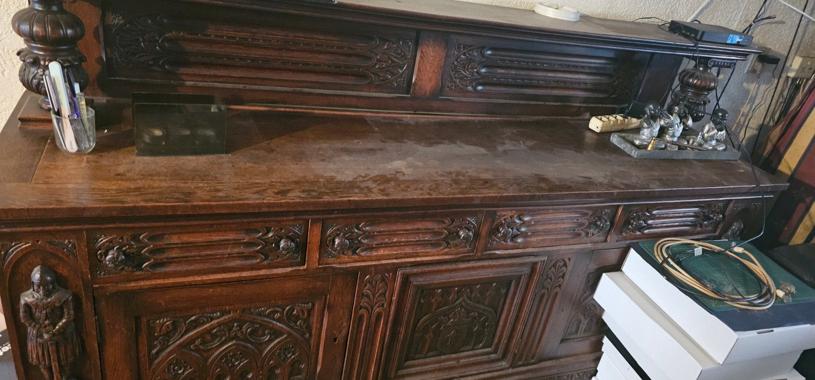 Antiek dressoir met houtsnijwerk, donker hout, goede staat, Antiek en Kunst, Ophalen