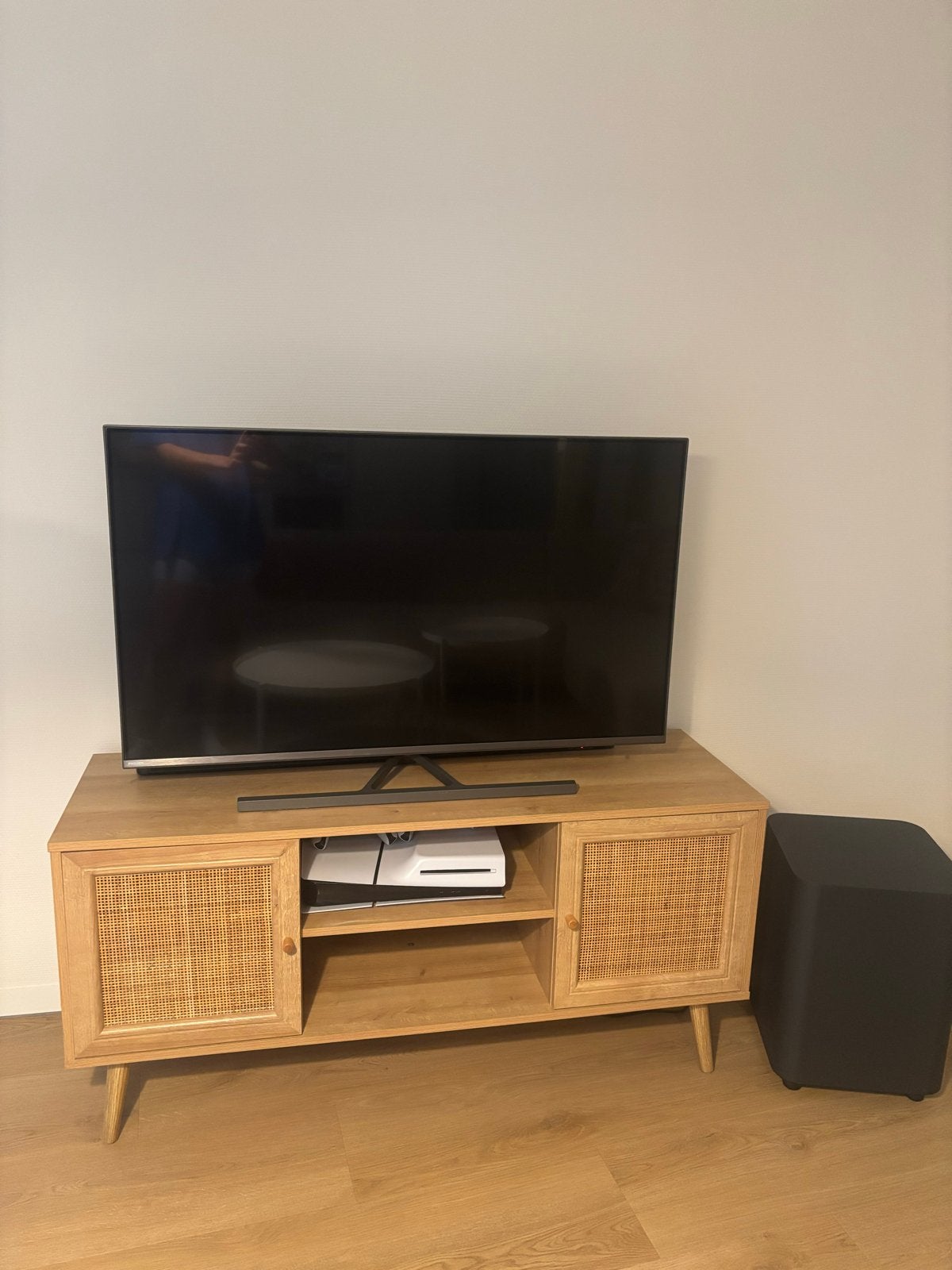 TV-meubel met rotan deuren, 100 tot 150 cm, Ophalen of Verzenden, Zo goed als nieuw, Minder dan 100 cm