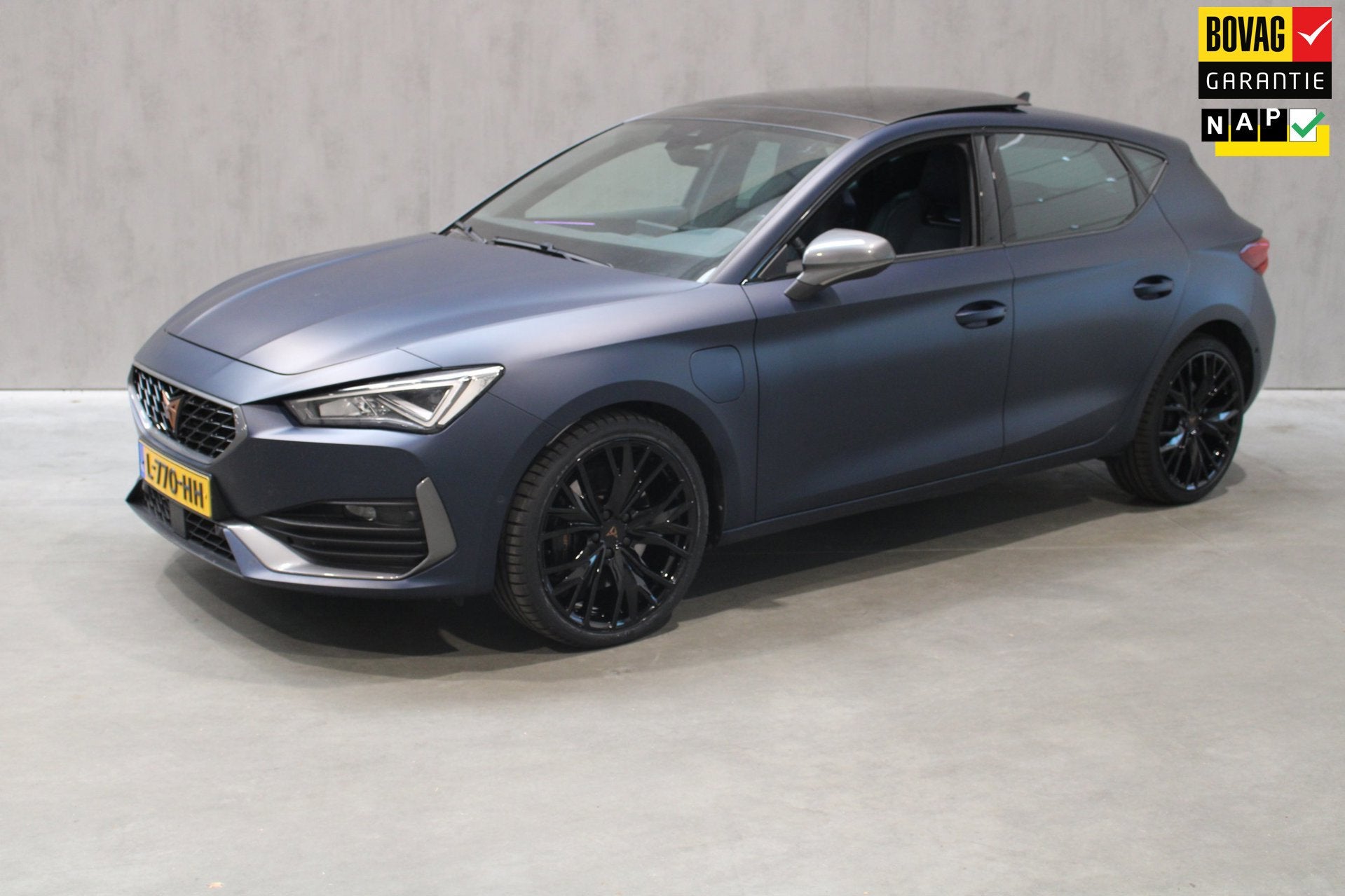 Cupra Leon 1.4 e-Hybrid VZ Patrol Blue Matt/Pano/Camera/Elec, Auto's, Cupra, 77 km/l, Gebruikt, Euro 6, 4 cilinders