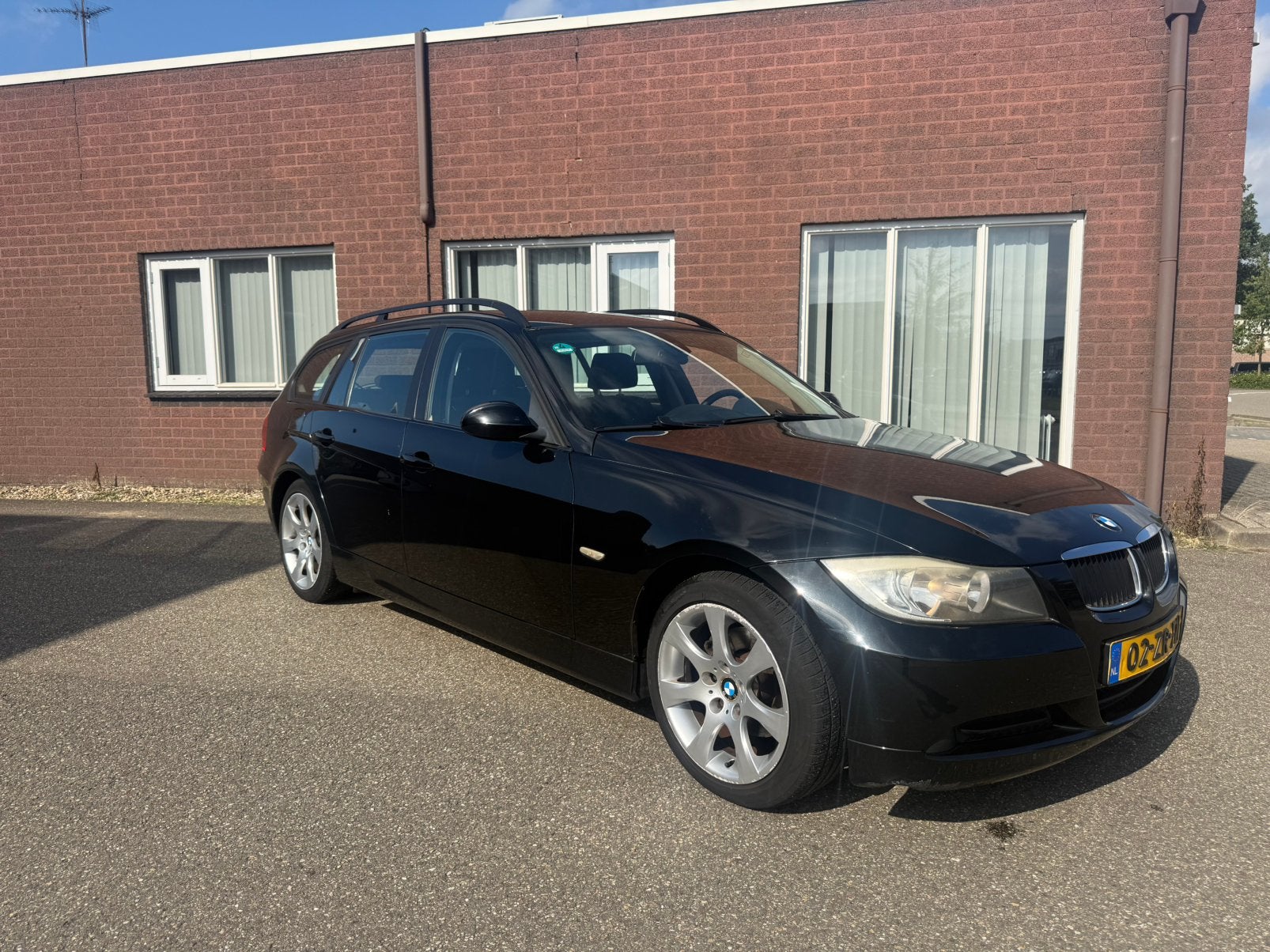 BMW 3-Serie 2.0 318 I Touring 2008 Zwart, Achterwielaandrijving, Zwart, Origineel Nederlands, Handgeschakeld