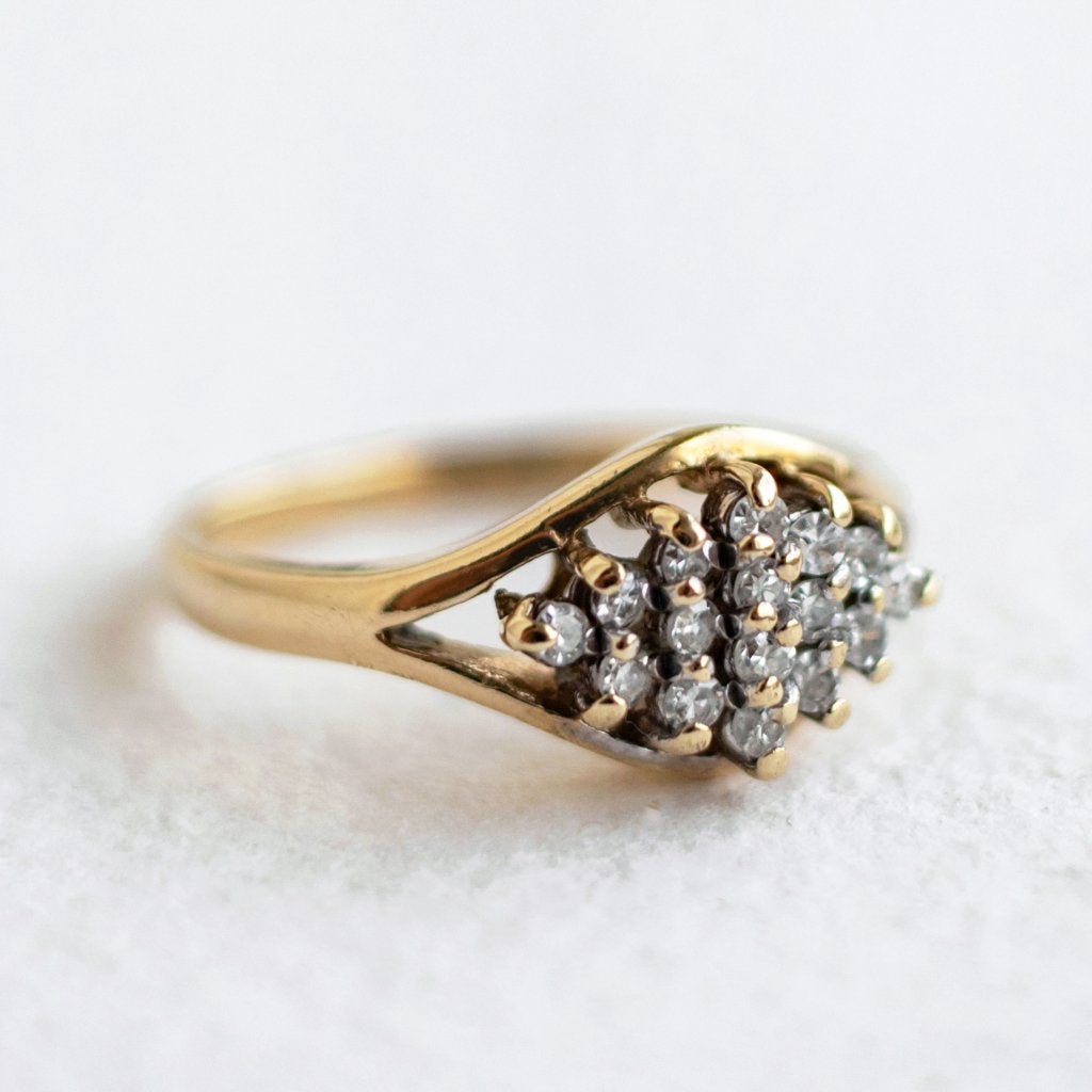 Vintage 9K gouden cluster ring met diamant - 15,5, Ophalen of Verzenden, Met edelsteen, Dame, Goud