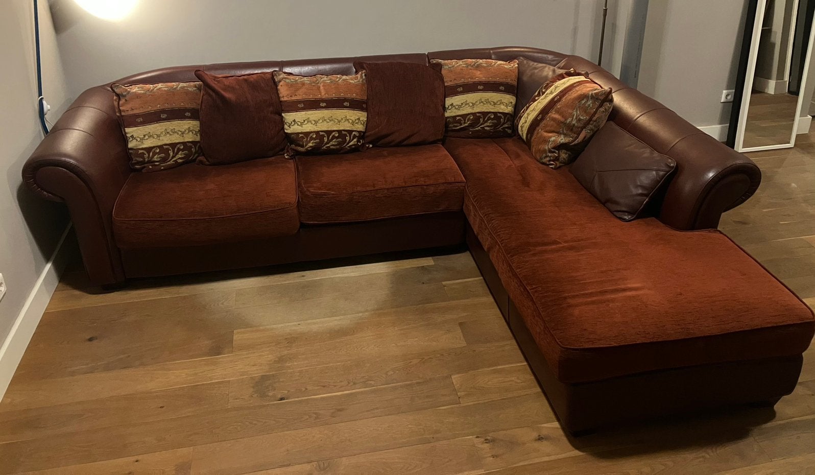 Comfortabele L-vormige bank met chaise longue, Ophalen, Gebruikt, Leer, Barok, Kasteelbank