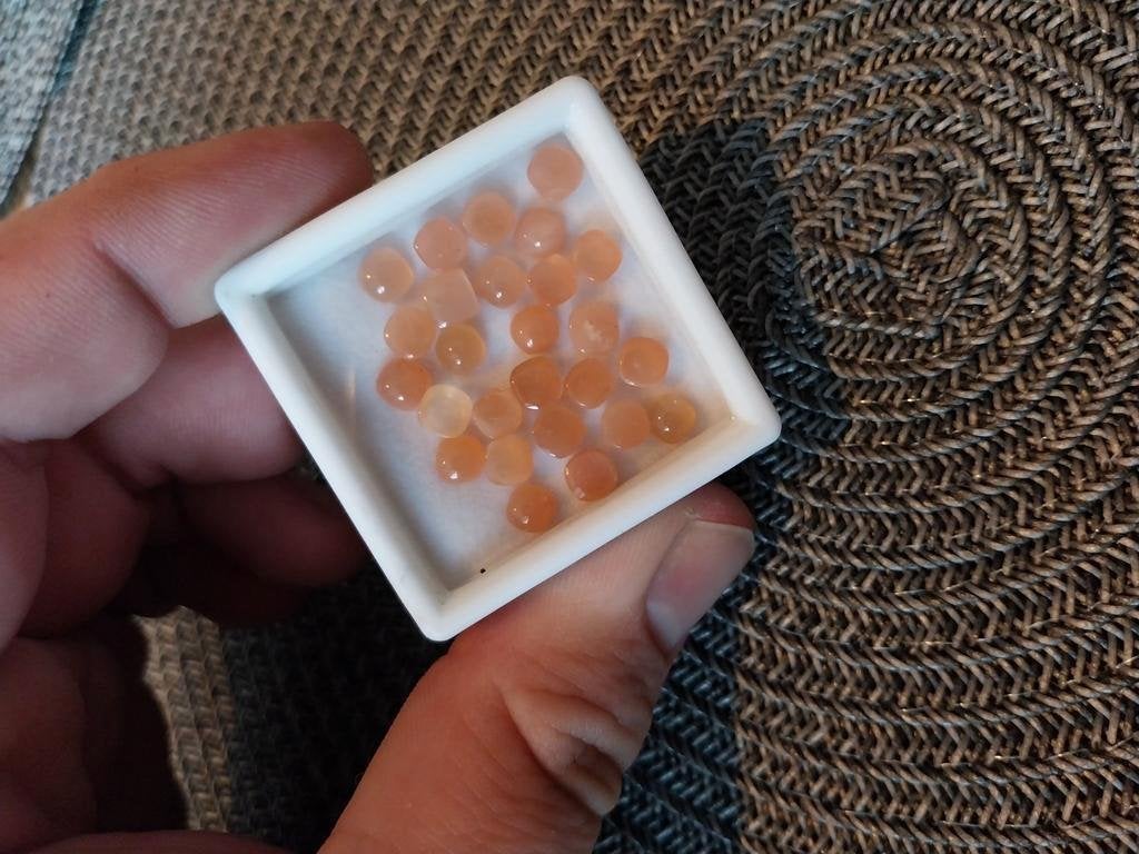 Lot met a kwaliteit peach maansteen cabochons, -, -, Ophalen of Verzenden, Zo goed als nieuw