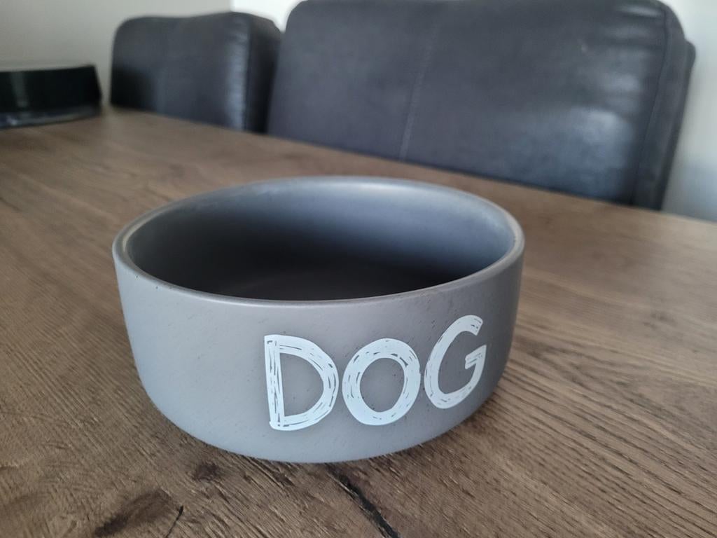 Honden voer/ drinkbak steen, Eén persoon