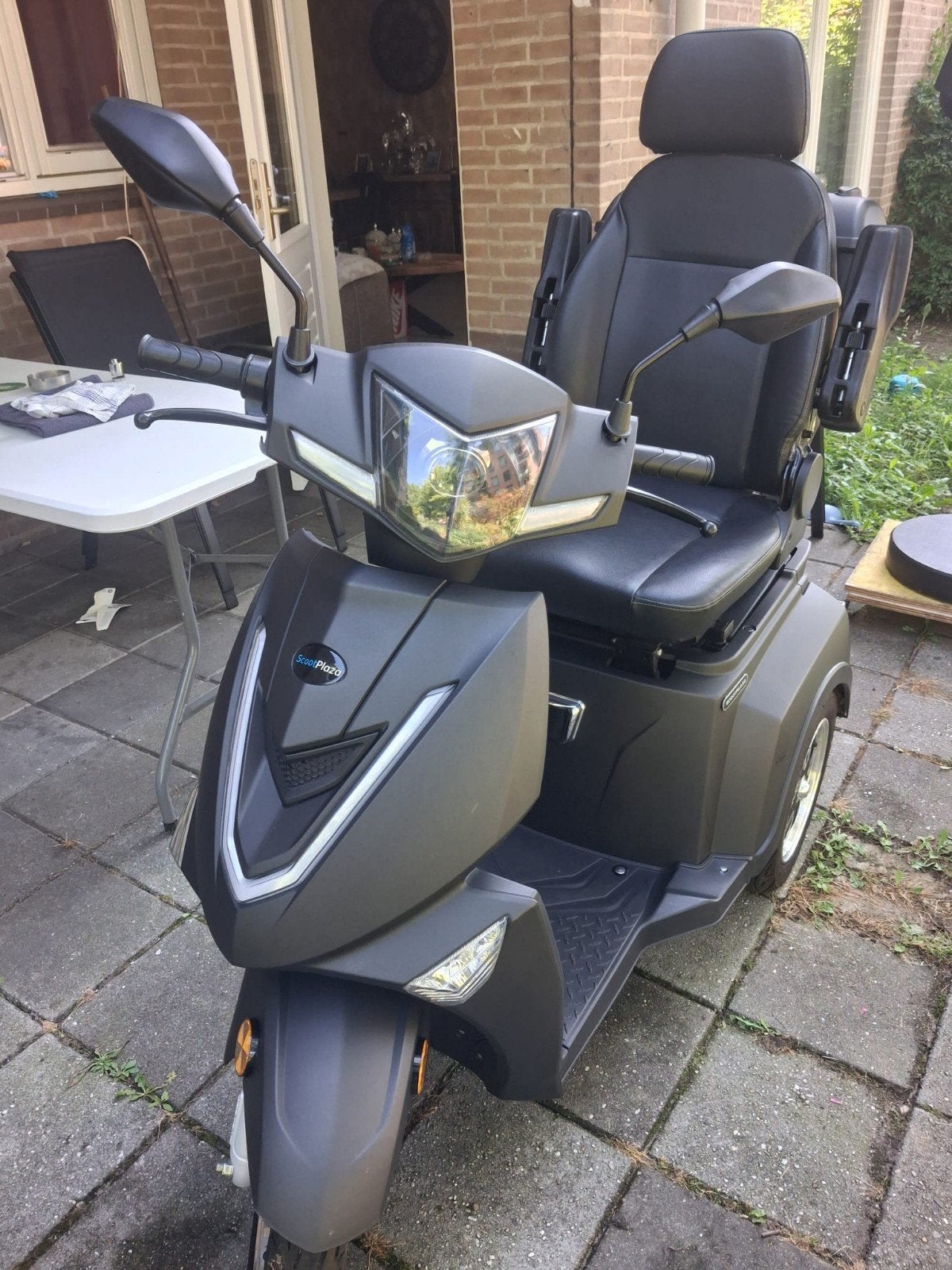 Luxe Scootmobiel ScootPlaza (Driewieler) – Mat Zwart – In Ab, Diversen, Brommobielen en Scootmobielen, Zo goed als nieuw, 16 km/u of meer