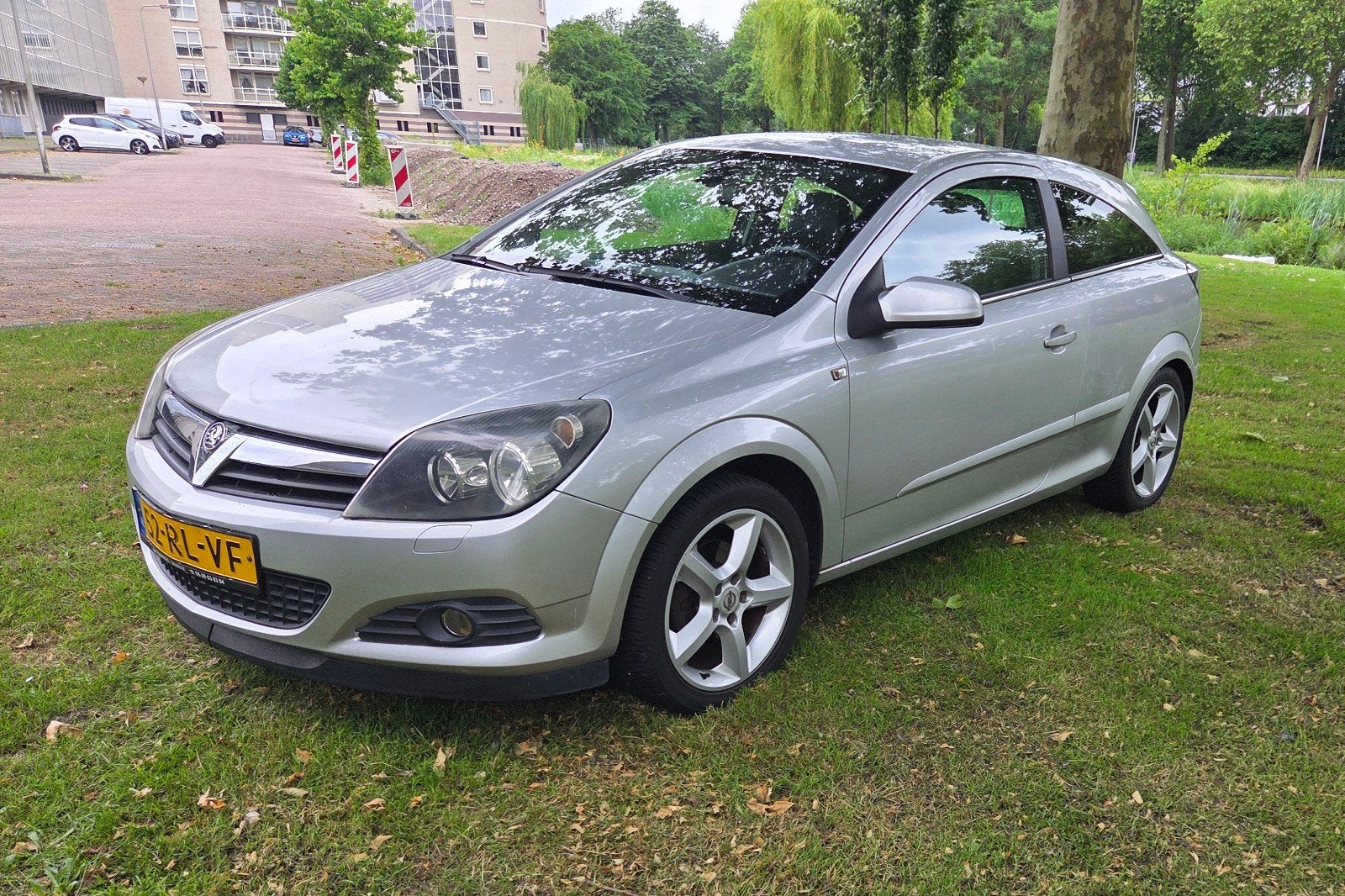Opel Astra 1.816V GTC 2005 Grijs, 125 pk, 4 cilinders, 1165 kg, 1796 cc