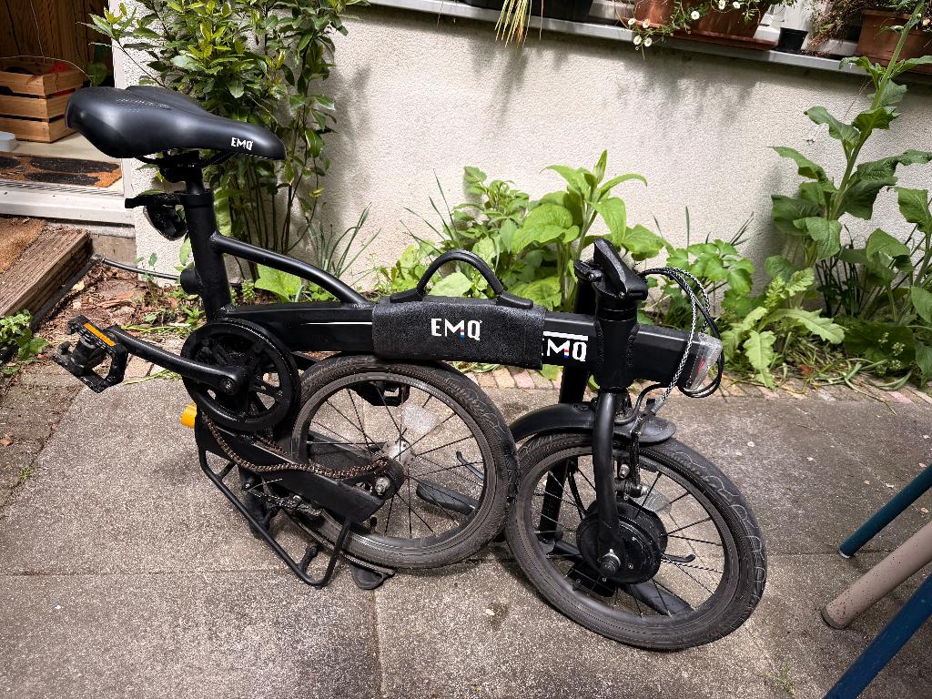 EMQ elektrische vouwfiets zwart. 1.319 km op teller, Velgrem, 16 tot 18 inch, Zo goed als nieuw, Totaal opvouwbaar