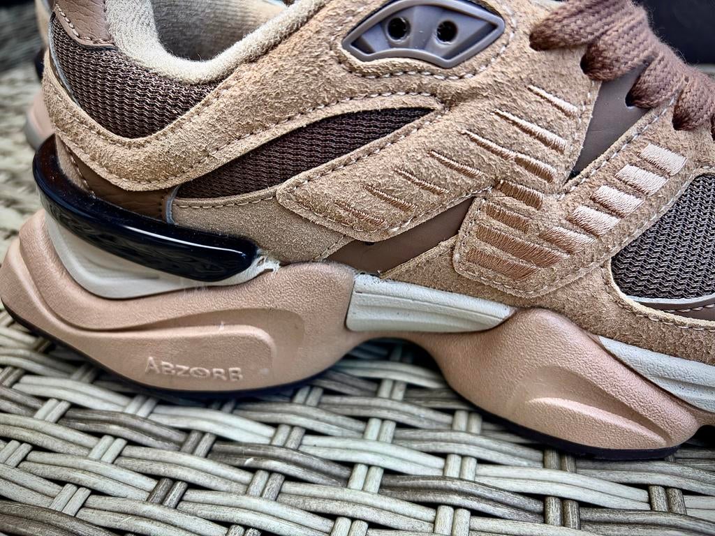 New Balance 9060 Mushroom maat 41,5 nieuw, Kleding | Heren, Schoenen, Overige kleuren, Nieuw, Ophalen of Verzenden, Sneakers of Gympen