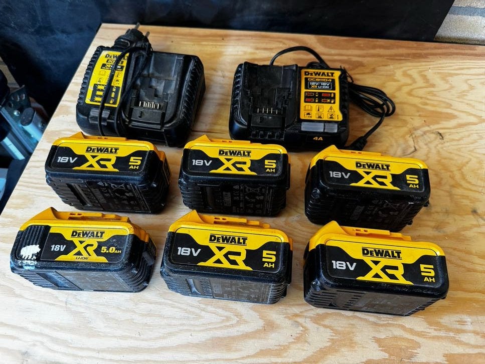DeWalt 18v accu’s en laders, Ophalen of Verzenden, Zo goed als nieuw