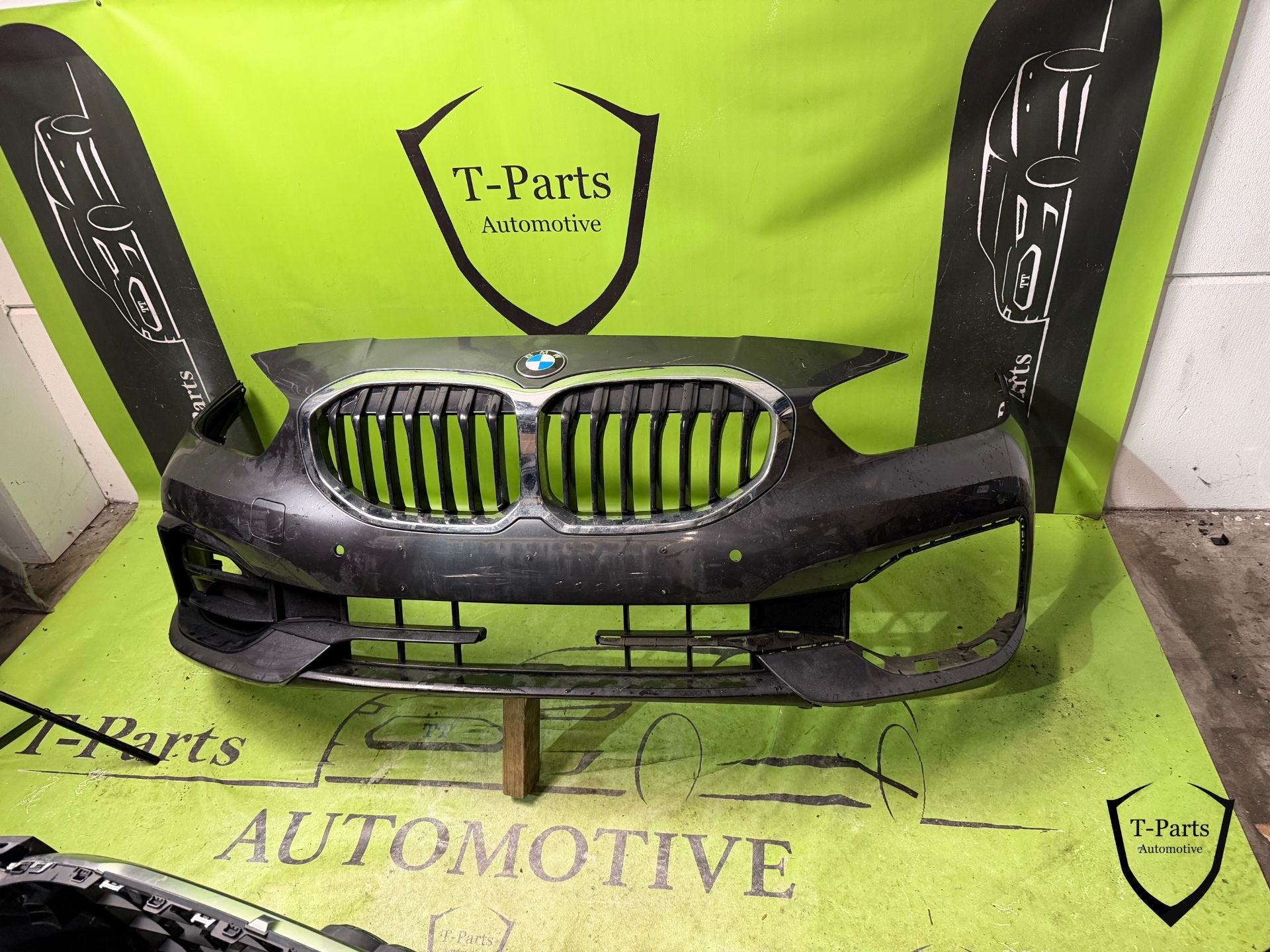 bmw 1 serie F40 bumper voorbumper 18+, Petuelring 130
80788  Munich, DE, Gebruikt, Info@bmw.de, Ophalen of Verzenden