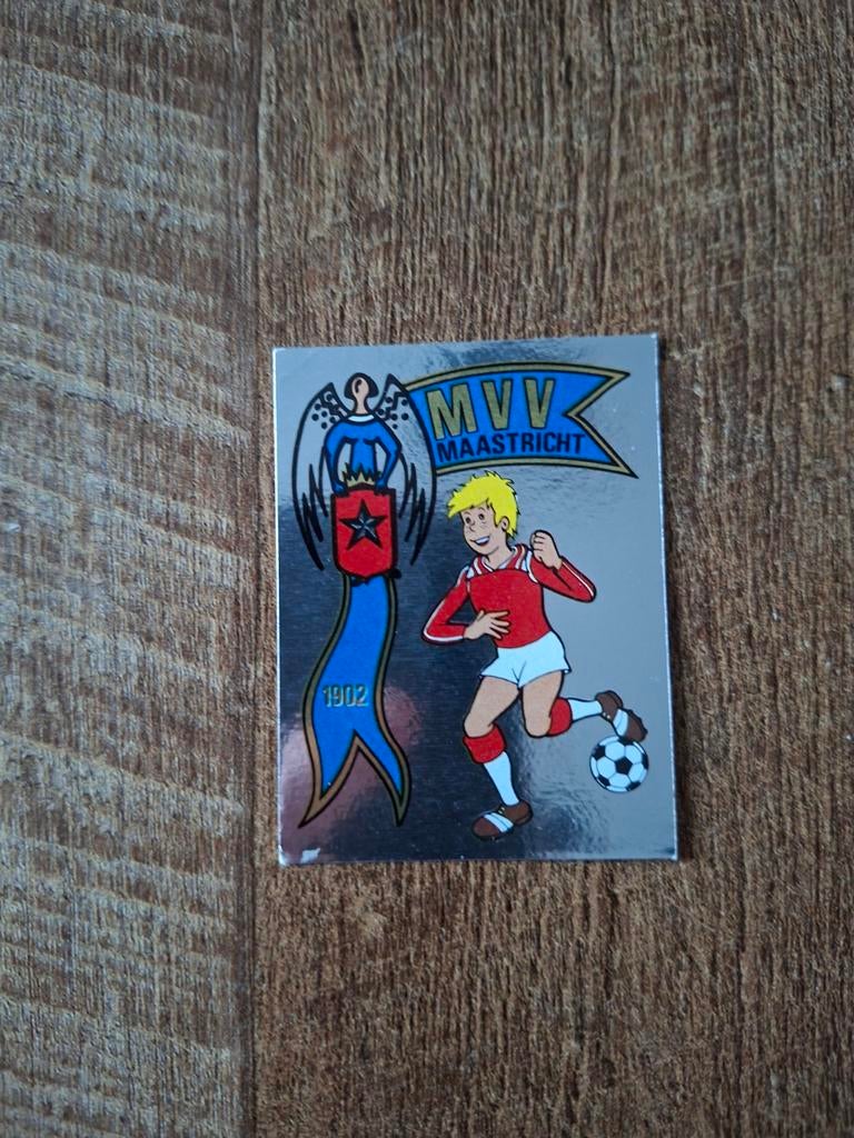 Panini voetbal 81 Embleem MVV nr 127, Ophalen of Verzenden, Zo goed als nieuw, Overige binnenlandse clubs, Poster, Plaatje of Sticker