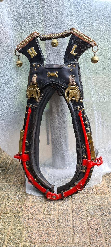 Antieke Paardenhaam met zware Koperen Bellen en Hoefijzer, Dieren en Toebehoren, Ophalen, Gebruikt, Overige soorten