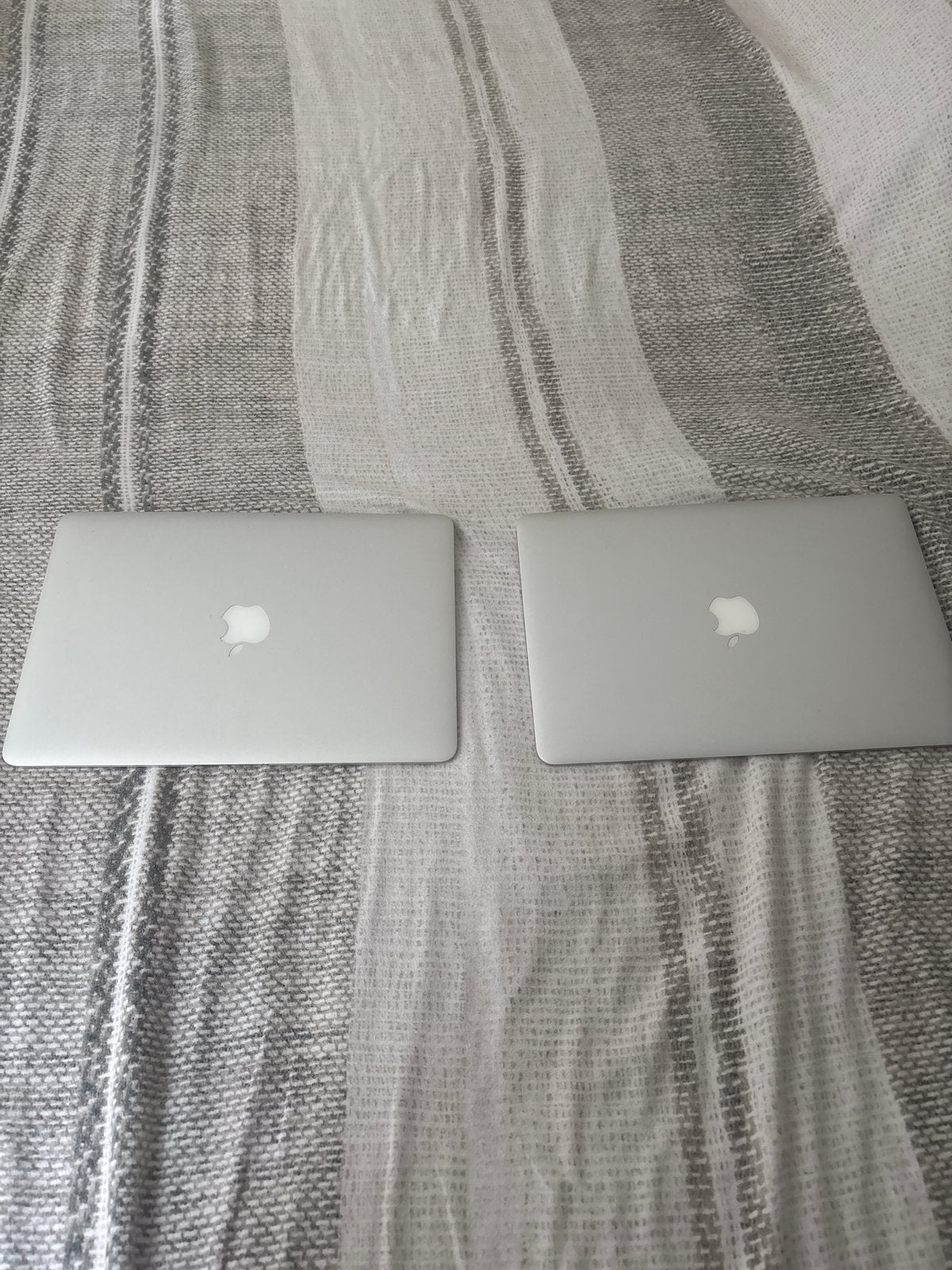 2 defecte MacBook Airs - ideaal voor onderdelen, Ophalen of Verzenden, Niet werkend, Qwerty, MacBook Air