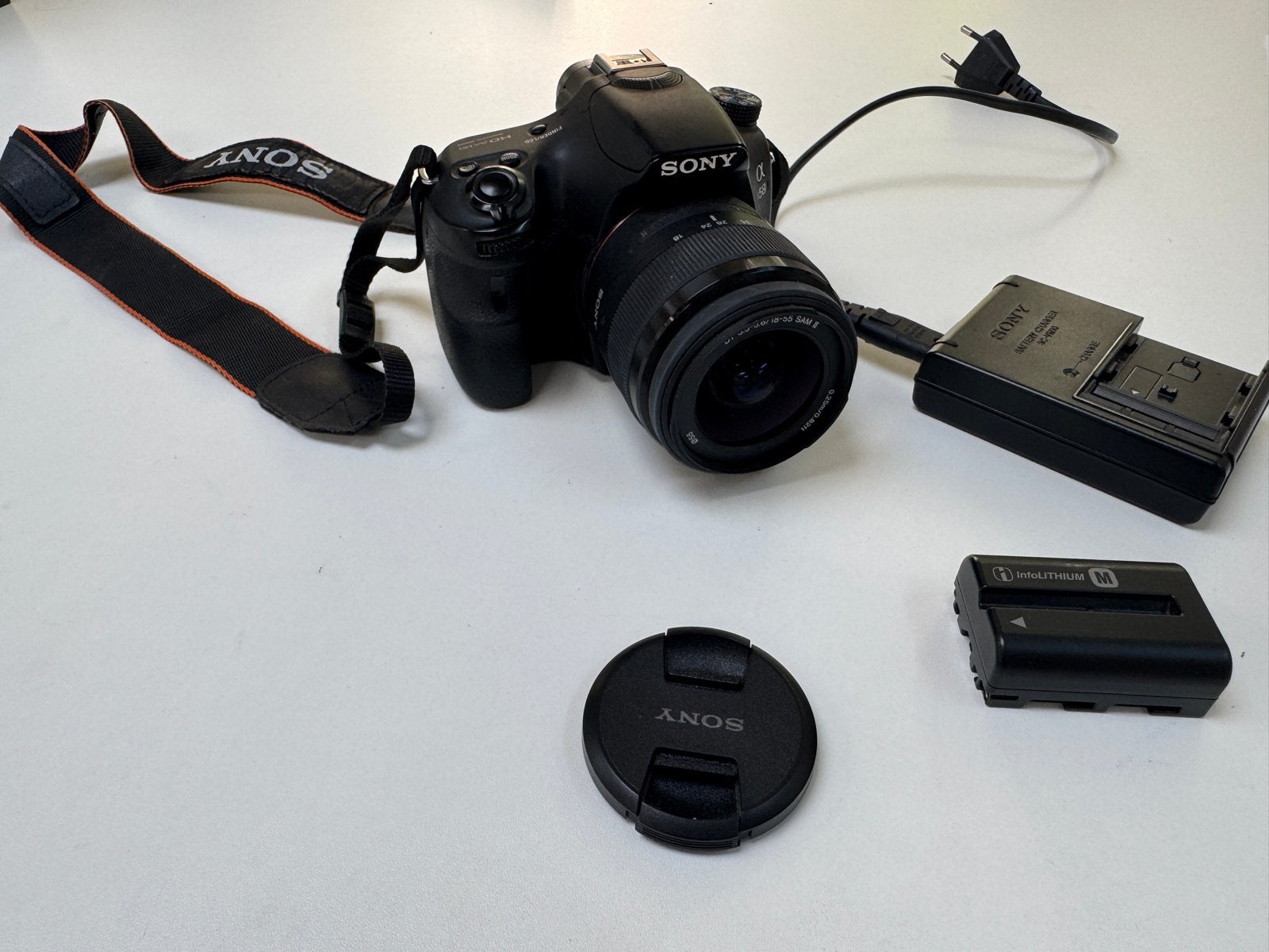 Sony SLT-A58 Spiegelreflexcamera met 18-55mm lens, Spiegelreflex, Zo goed als nieuw, 4 t/m 7 keer, Accu