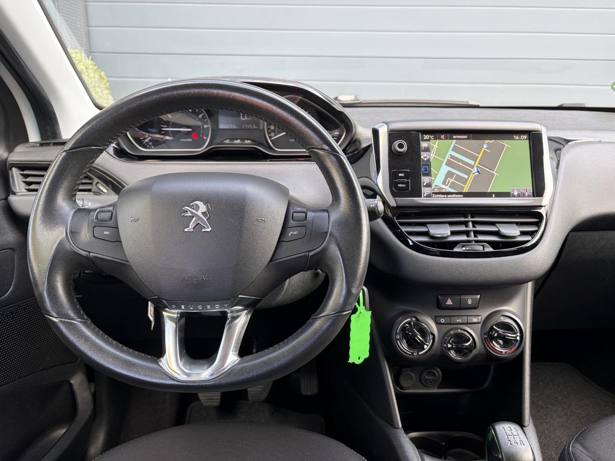 Peugeot 208 1.2 PureTech Urban Soul ✓2e Eigenaar✓Navi✓, Auto's, Voorwielaandrijving, Dealer onderhouden, Stof, Gebruikt