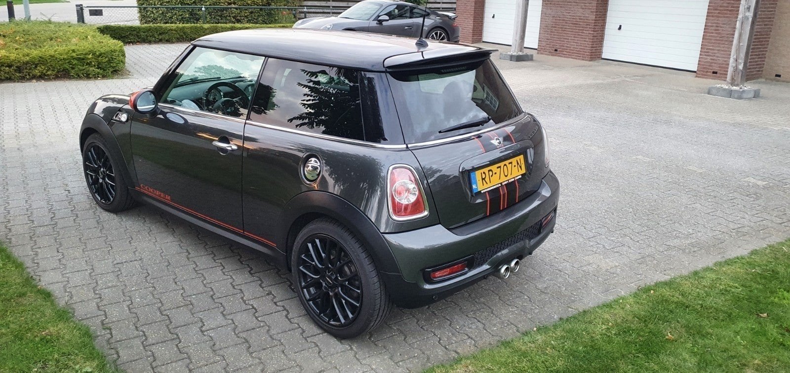 Mini Cooper 2.0L 143pk JCW uitv. Turbo Diesel, Voorwielaandrijving, Euro 5, Zwart, Leder en Stof