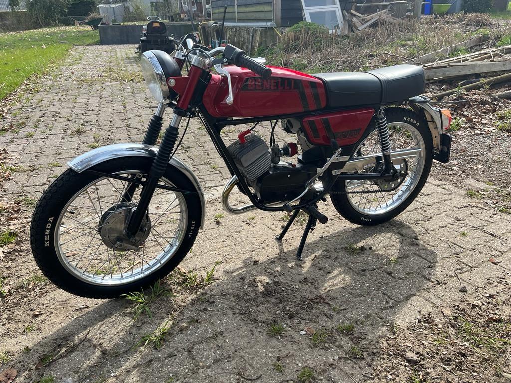 Compleet gerestaureerde benneli brommer, custom gemaakt, Fietsen en Brommers, Ophalen