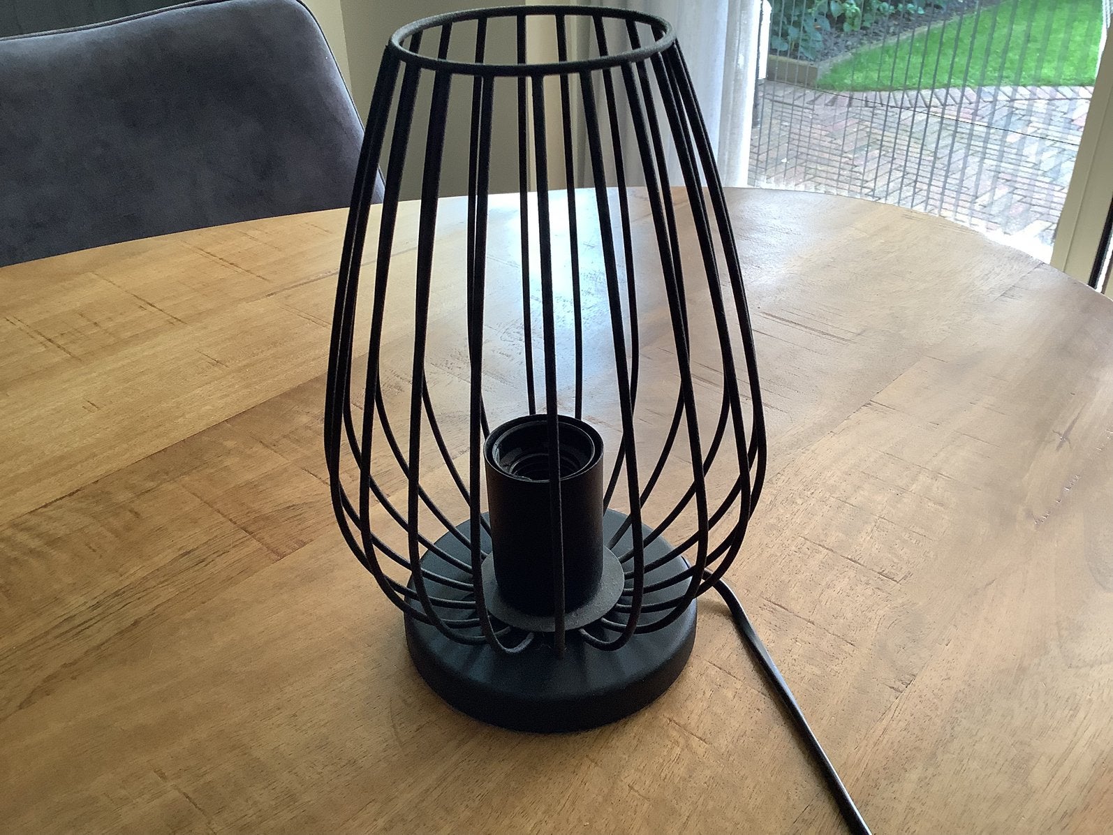 Te koop een metalen lamp, 25cm hoog, Huis en Inrichting, Lampen | Tafellampen, Ophalen, Gebruikt, Metaal, Minder dan 50 cm