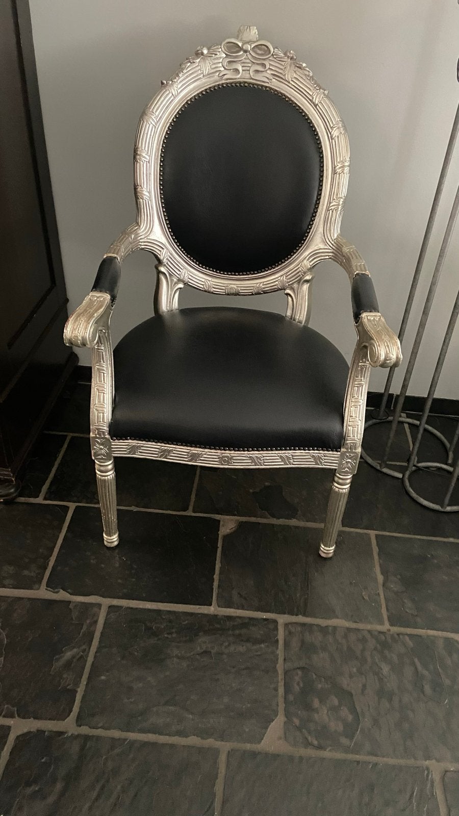 Elegante Barok Fauteuil - Zilver met Zwart Leer, Antiek en Kunst, Ophalen