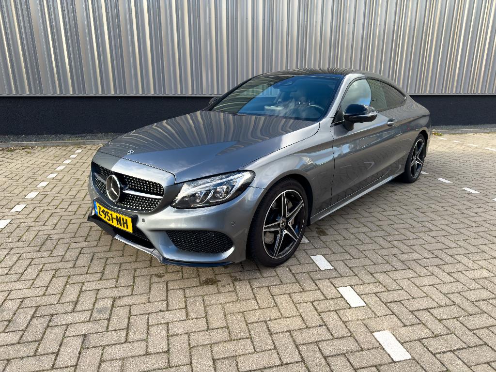 Mercedes-Benz C300 | AMG-pakket | Burmester | Bomvol | 245pk, Automaat, 1800 kg, 4 cilinders, 4 stoelen