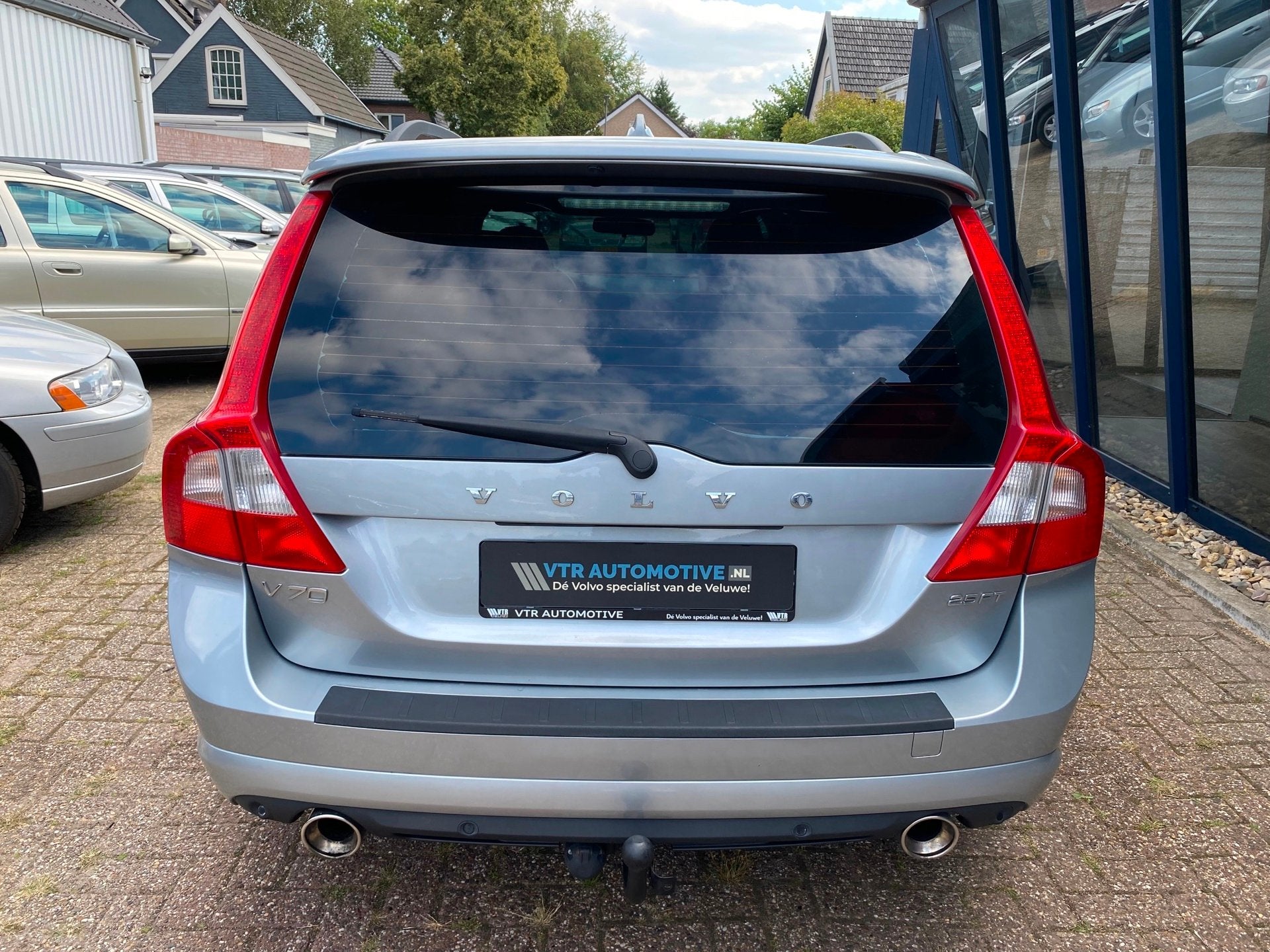 Volvo V70 2.5FT R-Design 230PK LEER / XENON / TREKHAAK / PDC, Auto's, Volvo, Gebruikt, Zwart, 2521 cc, Handgeschakeld
