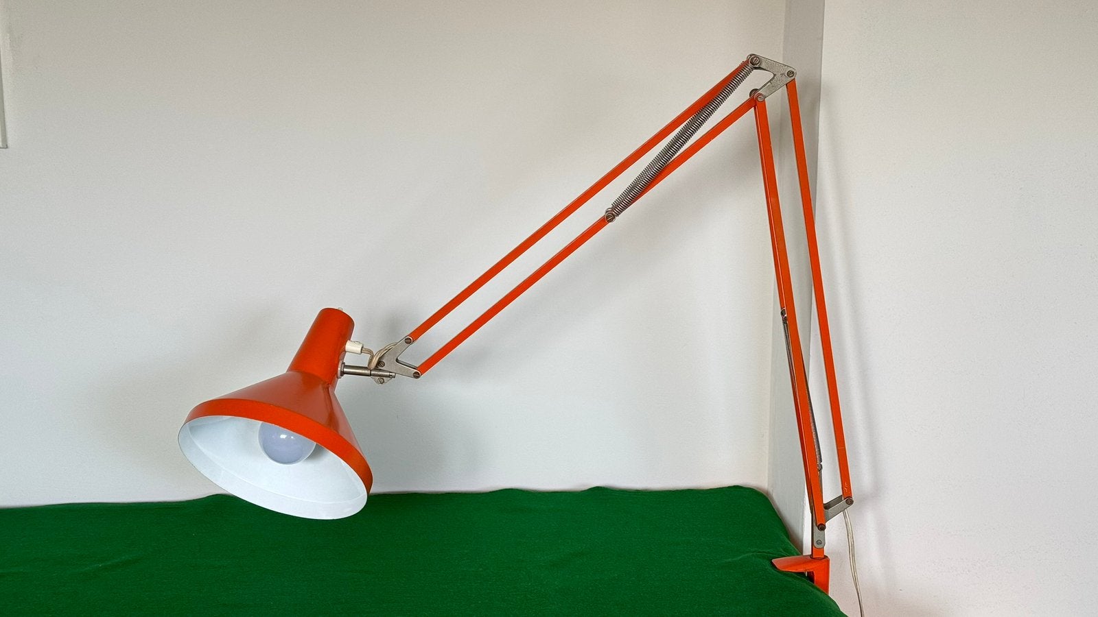 Vintage bureaulamp tafellamp klemlamp jaren 60-70, Huis en Inrichting, Lampen | Tafellampen, Bureaulamp, Gebruikt, Vintage, Oranje