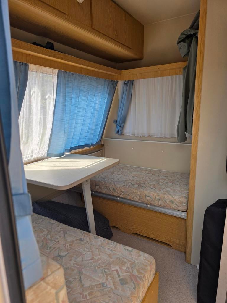 Kip de Luxe 42T - Instapklare caravan met voortent!, Caravans en Kamperen, Caravans, Kachel, Kip, Dwarsbed, Particulier