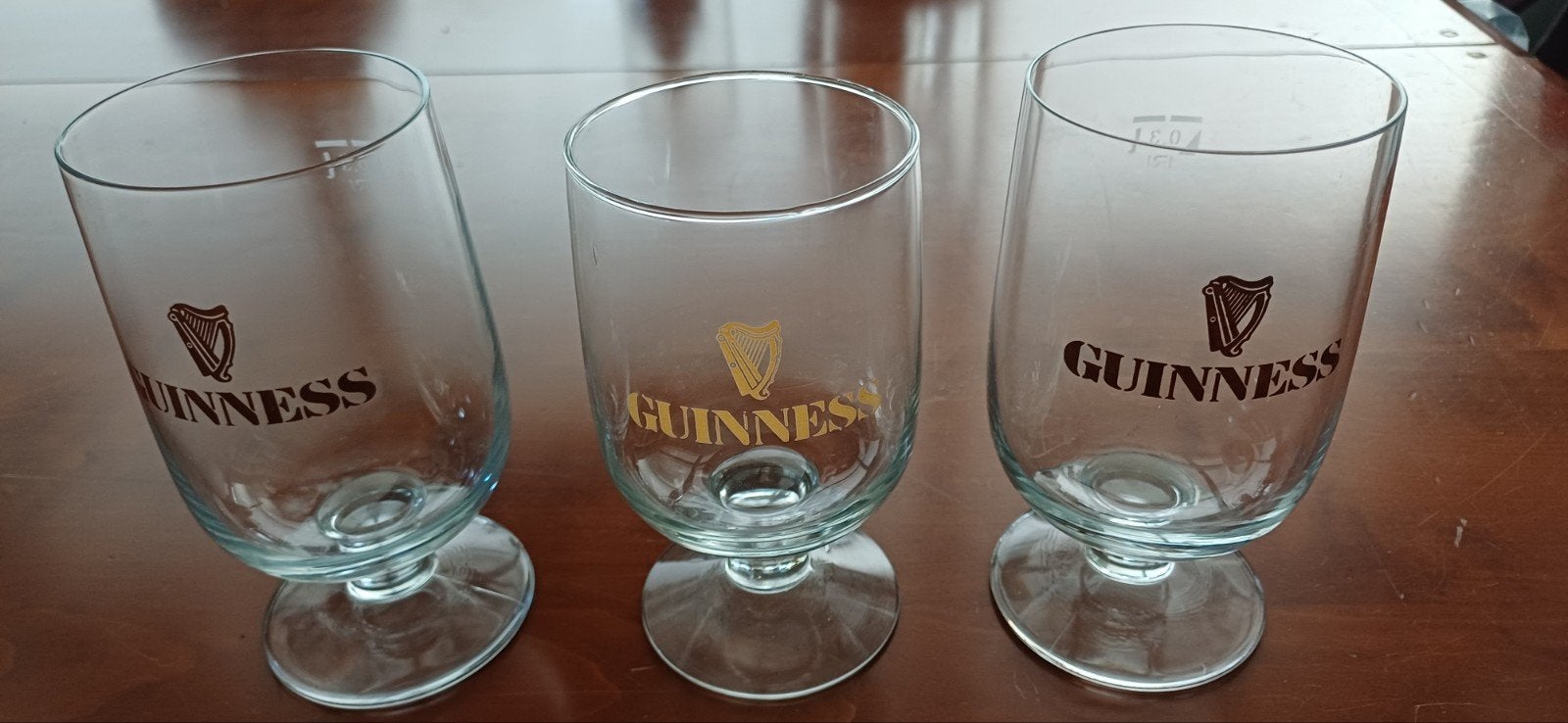 Set van 3 originele Guinness bierglazen op voet, Ophalen of Verzenden, Zo goed als nieuw, Glas of Glazen, Overige merken