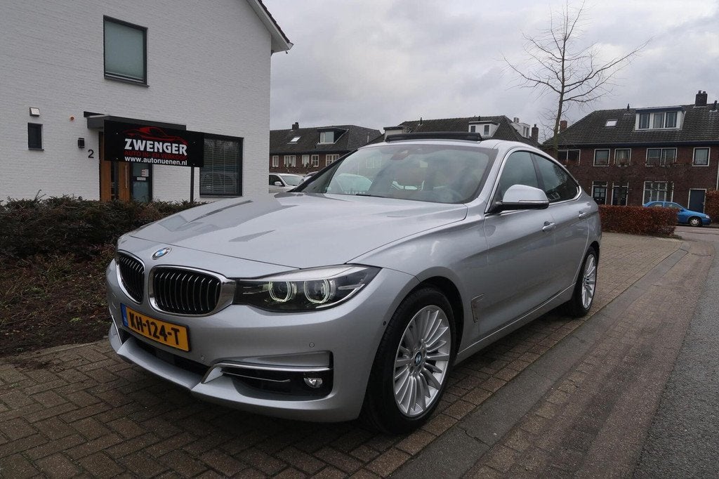 BMW 3-serie Gran Turismo 320i Aut PANORAMADAK|TREKHAAK|HEAD-, Auto's, BMW, Automaat, Achterwielaandrijving, Gebruikt, Euro 6