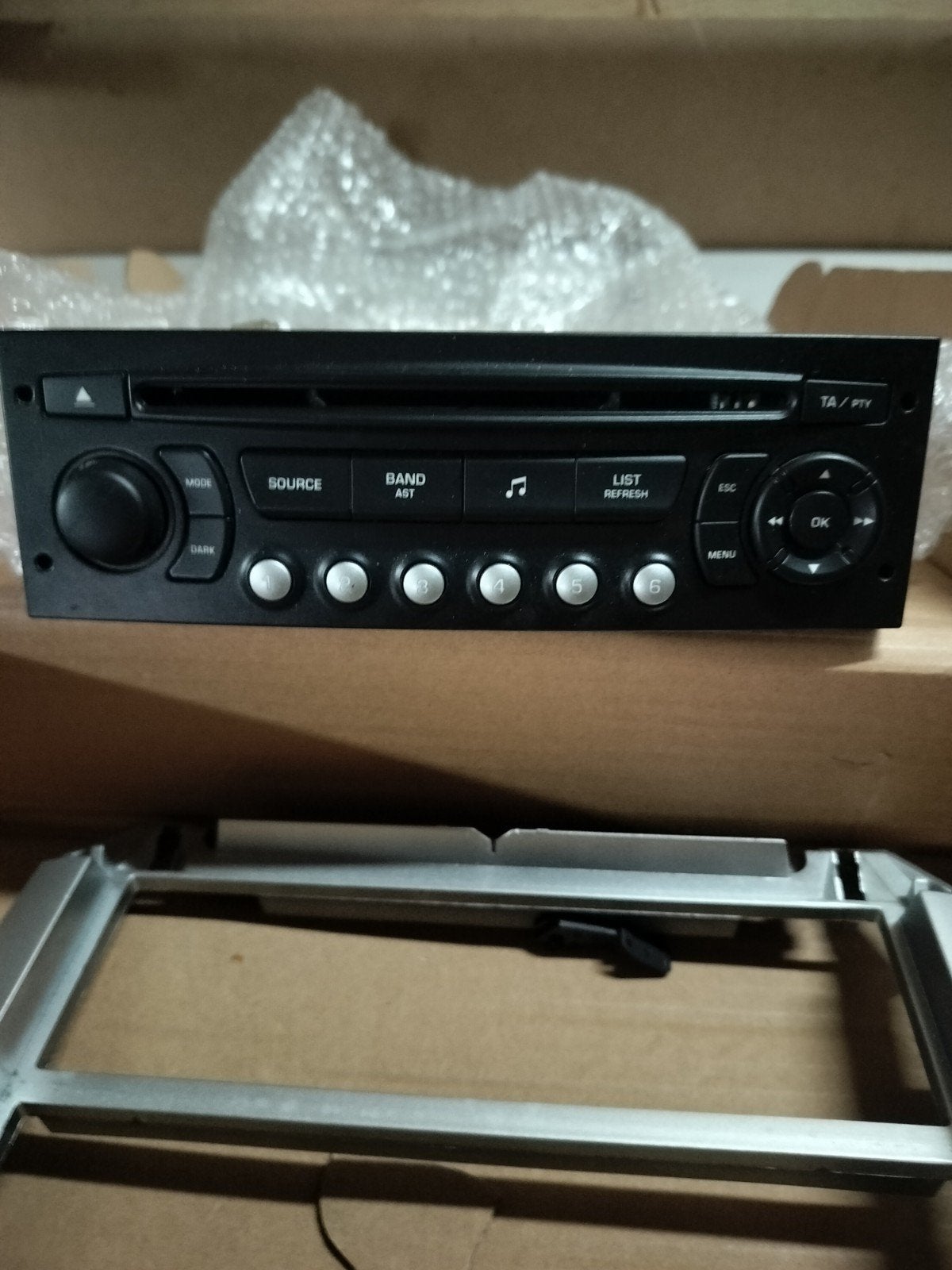 Autoradio Bluepunkt Peugeot/Citroën met zilver frame, Ophalen of Verzenden, Zo goed als nieuw