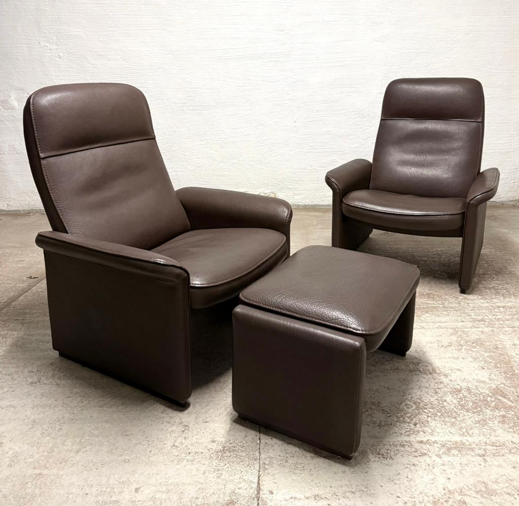 2 x De Sede DS50 fauteuils + voetenbank – donkerbruin leder, Ophalen, 75 tot 100 cm, Zo goed als nieuw, Leer