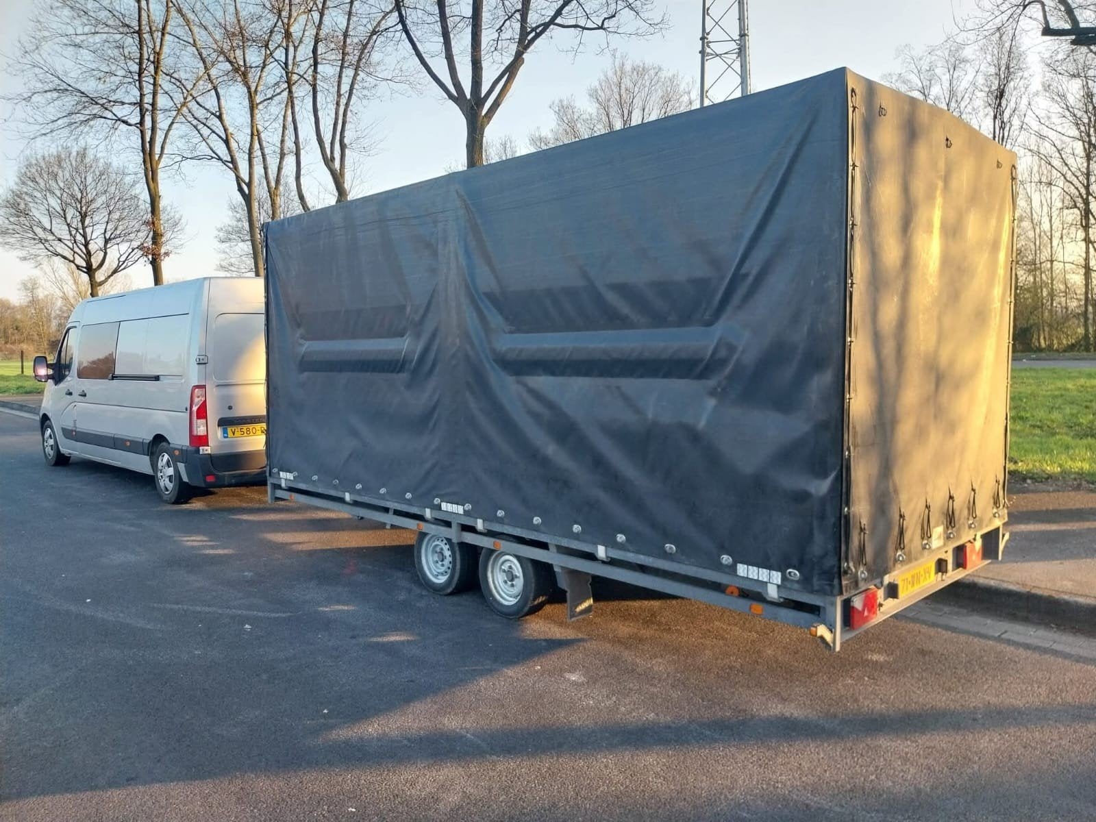 Hulco Trailers Gesloten Aanhangwagen met Huif, Ophalen, Gebruikt