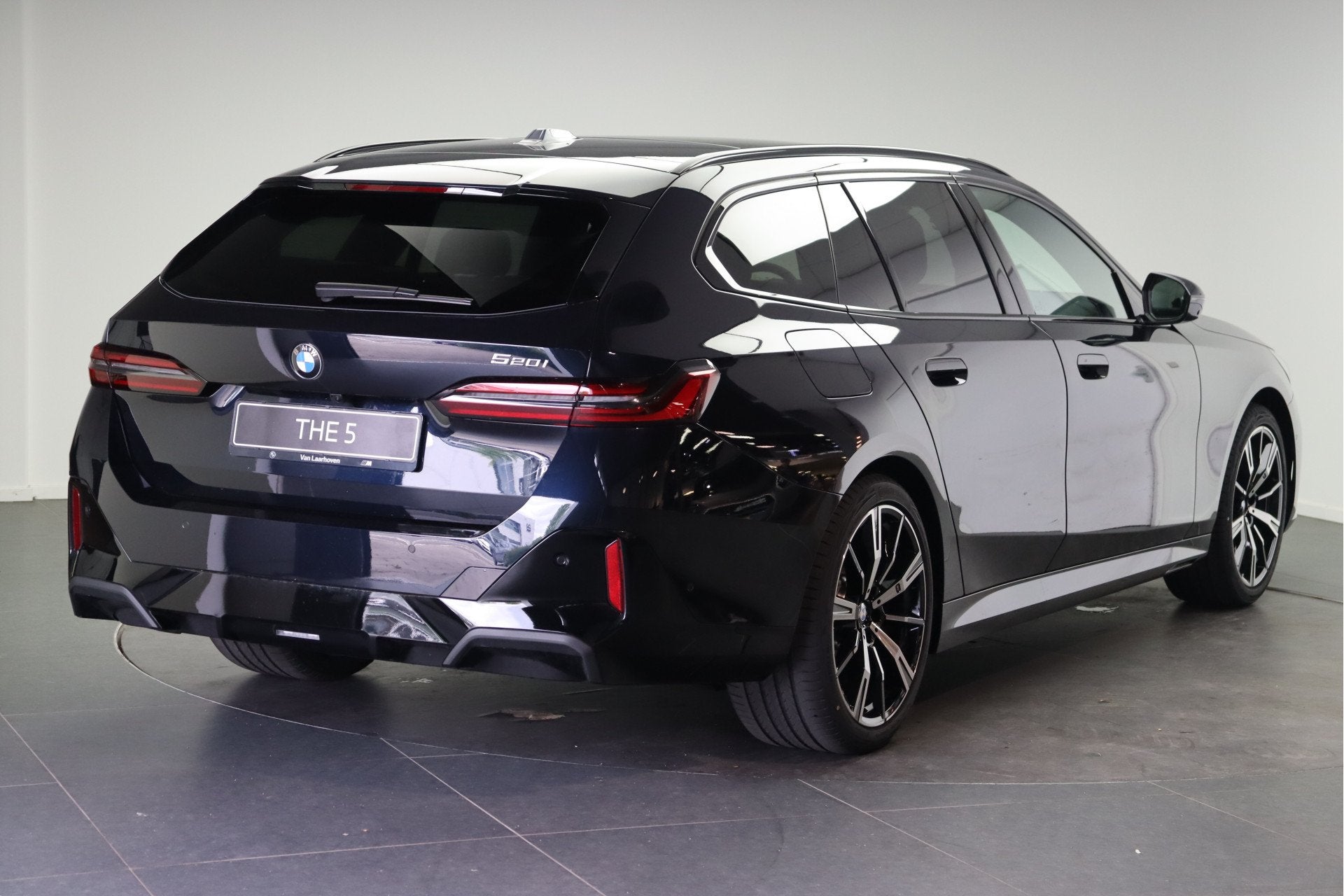 BMW 5 Serie Touring 520i M Sport Automaat / Panoramadak / Tr, Automaat, Achterwielaandrijving, Zwart, Zwart