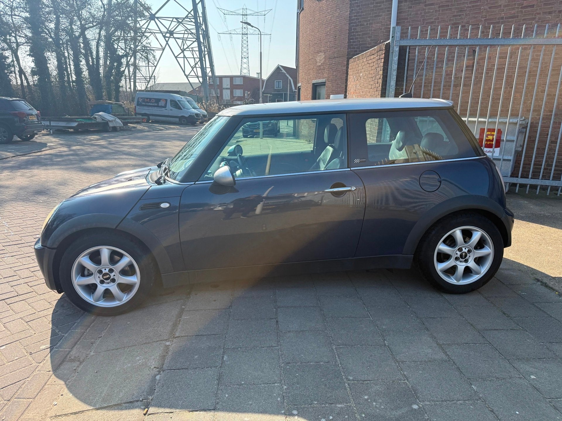 Mini Mini 1.6 Cooper MET NIEUW APK, Voorwielaandrijving, Gebruikt, Zwart, 4 cilinders