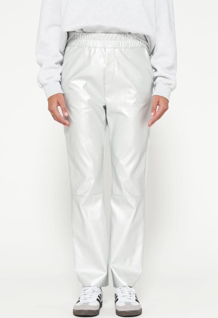 10 days zilver leatherlook broek maat L nieuw met kaartjes, Kleding | Dames, Broeken en Pantalons, Maat 42/44 (L), Nieuw, Ophalen of Verzenden