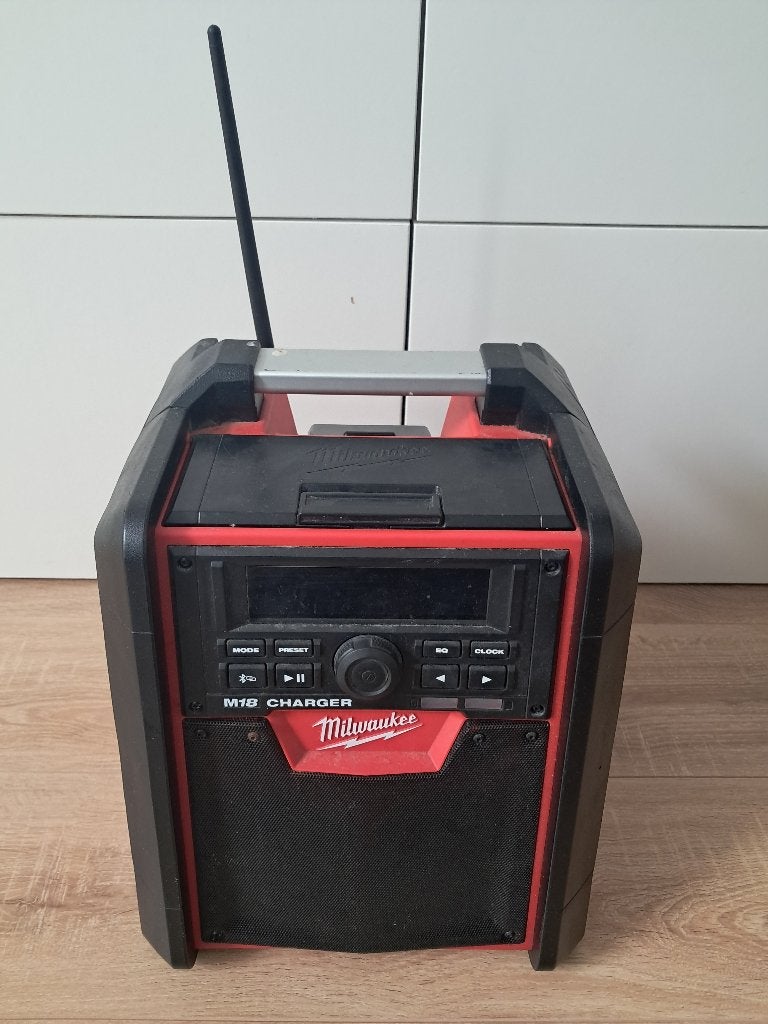 Milwaukee M18 RC Accu Bouwradio/lader 18V, Ophalen of Verzenden, Zo goed als nieuw