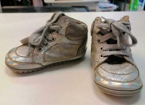 Shoesme zilver + parelmoer halfhoge sneakers mt 20 nr 36188, Kinderen en Baby's, Babykleding | Schoentjes en Sokjes, Schoentjes
