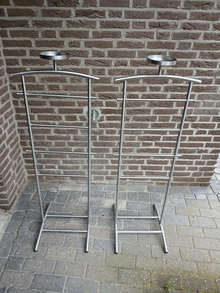 2x Kledingrek/Valetstandaard RVS - Modern en Praktisch, Ophalen of Verzenden, Zo goed als nieuw, Metaal, Staande kapstok