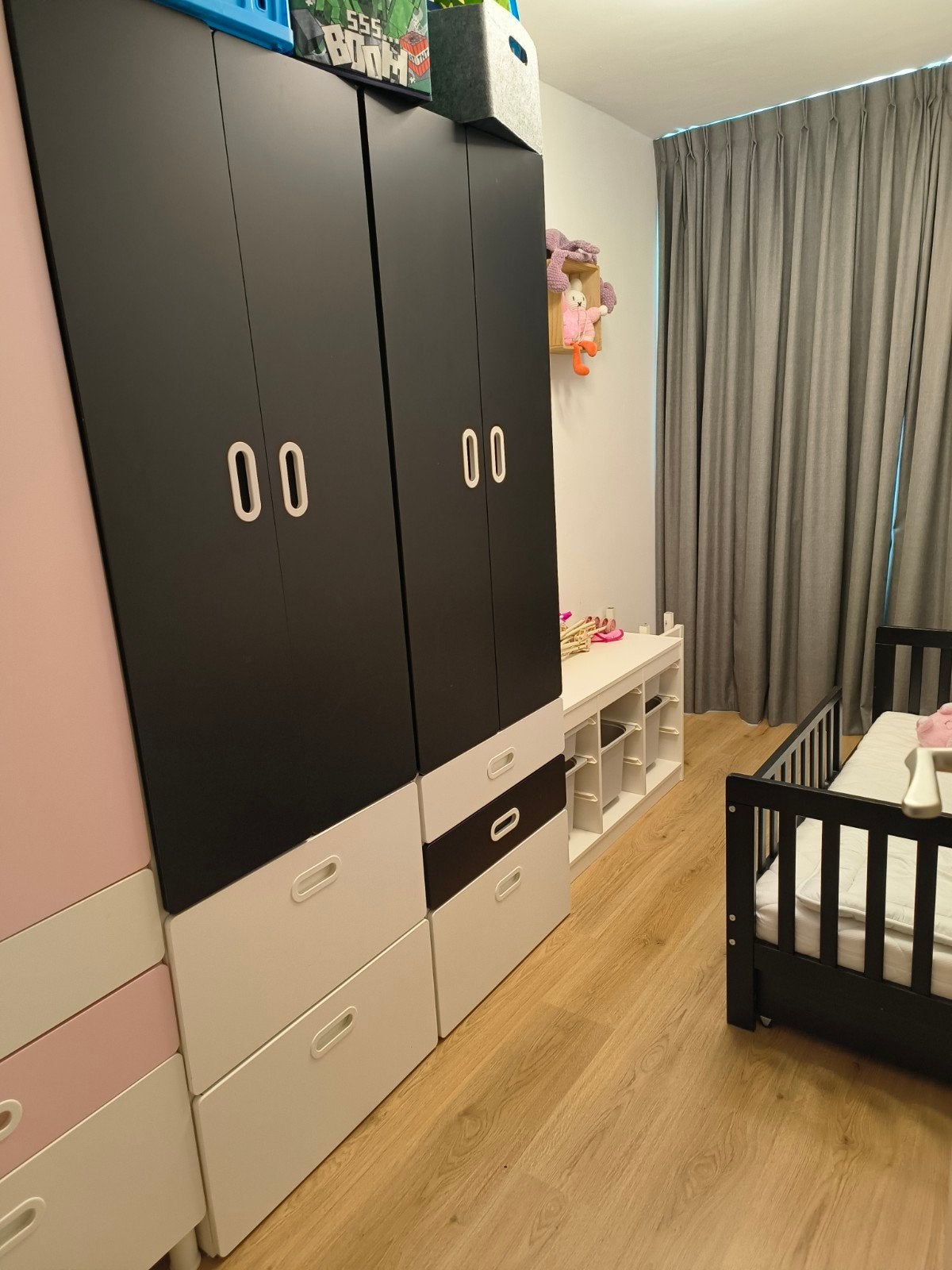 Twee zwart-witte IKEA Stuva kasten, Huis en Inrichting, Ophalen, Overige materialen, Gebruikt, Met deur(en)