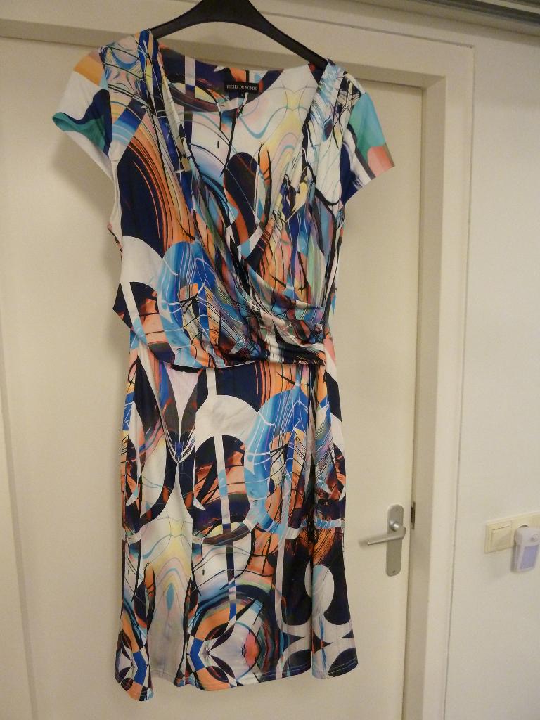 ETOILE DU MONDE JURKEN NIEUWSTAAT MAAT 38/40, Kleding | Dames, Jurken, Maat 38/40 (M), Overige kleuren, Ophalen of Verzenden, Zo goed als nieuw