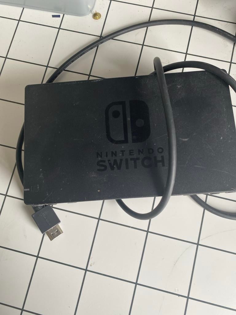 Goed werkende Nintendo Switch met één defecte controller, Ophalen of Verzenden, Gebruikt, Met 2 controllers, Switch Original