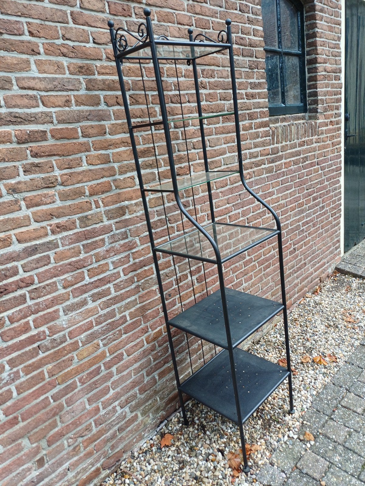 Decoratie rek met glas en metalen platen - H175 B40 D38 cm, Ophalen