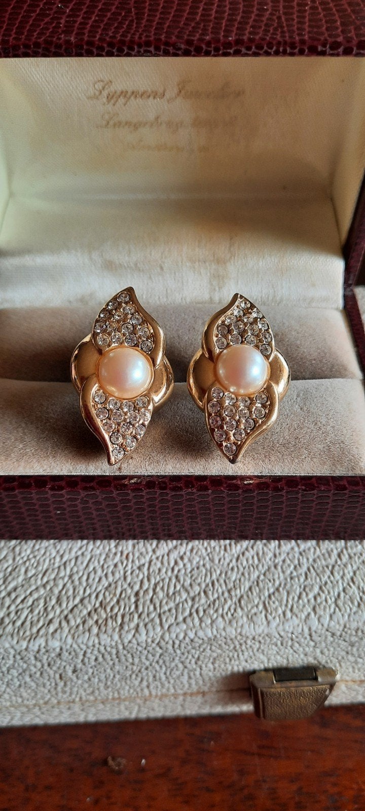 Vintage  Monet oorbellen, met Swarovski kristal en cabochon., Ophalen of Verzenden, Overige materialen, Oorbellen