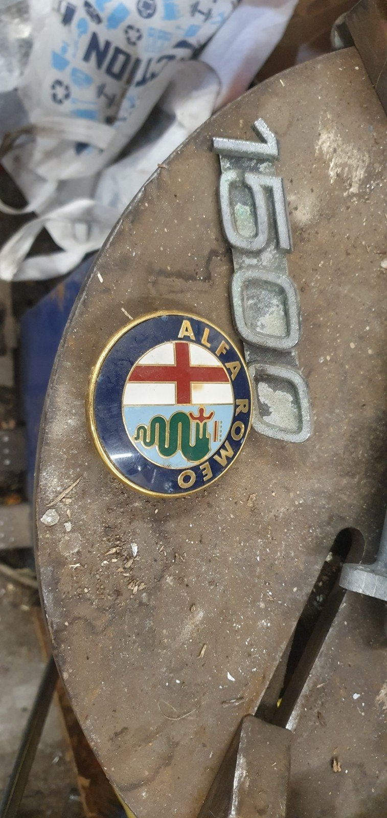 Alfa romeo logo embleem. 1500, Ophalen of Verzenden