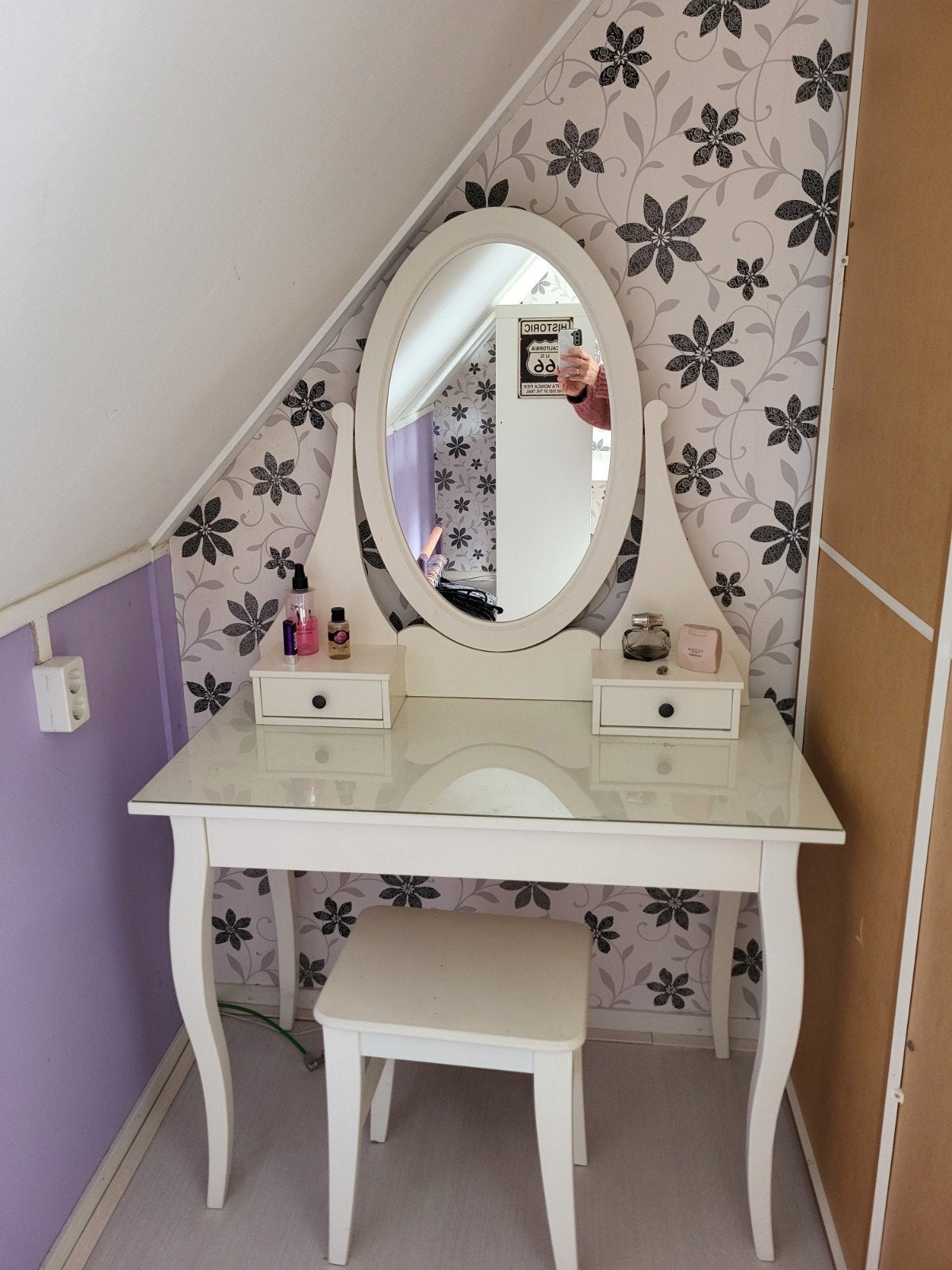 IKEA HEMNES toilettafel met spiegel en krukje, Ophalen, Gebruikt, Modern, Scandinavisch, 100 tot 150 cm